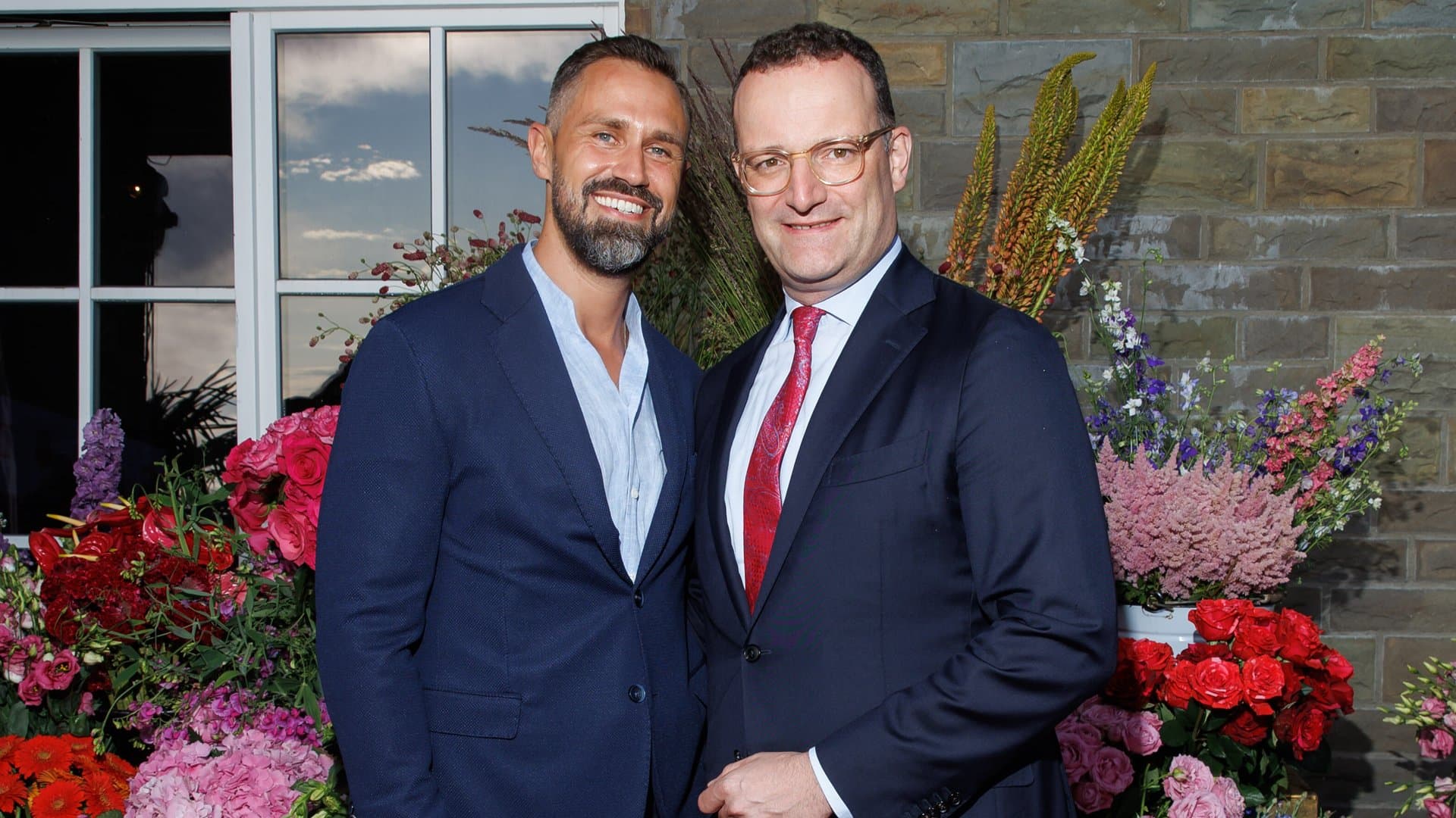 Jens Spahn und sein Ehemann sind Eltern eines Sohnes geworden.