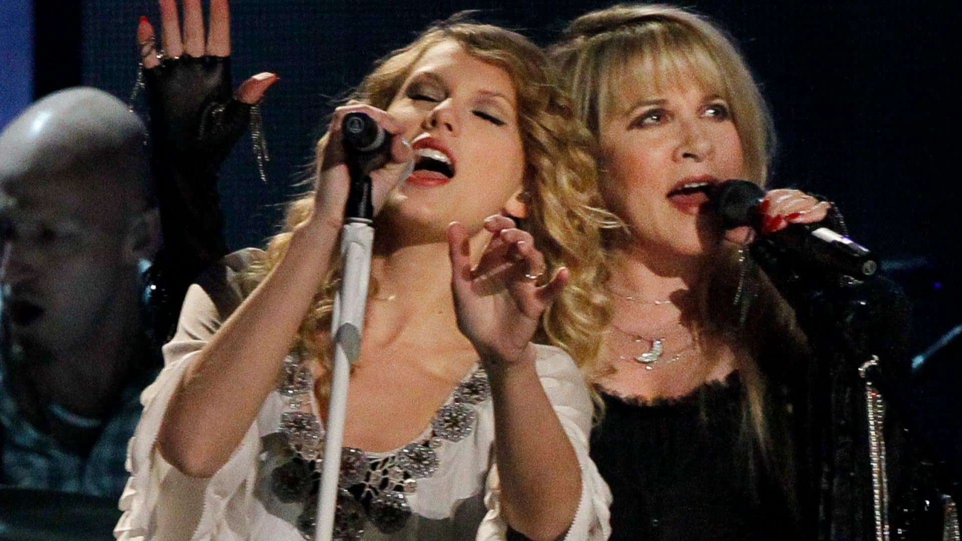 Taylor Swift und Stevie Nicks zählen zu den größten Namen der internationalen Musikszene. Während Swift mit ihren Alben weltweit Rekorde bricht, prägte Nicks als Stimme von Fleetwood Mac ganze Generationen.
