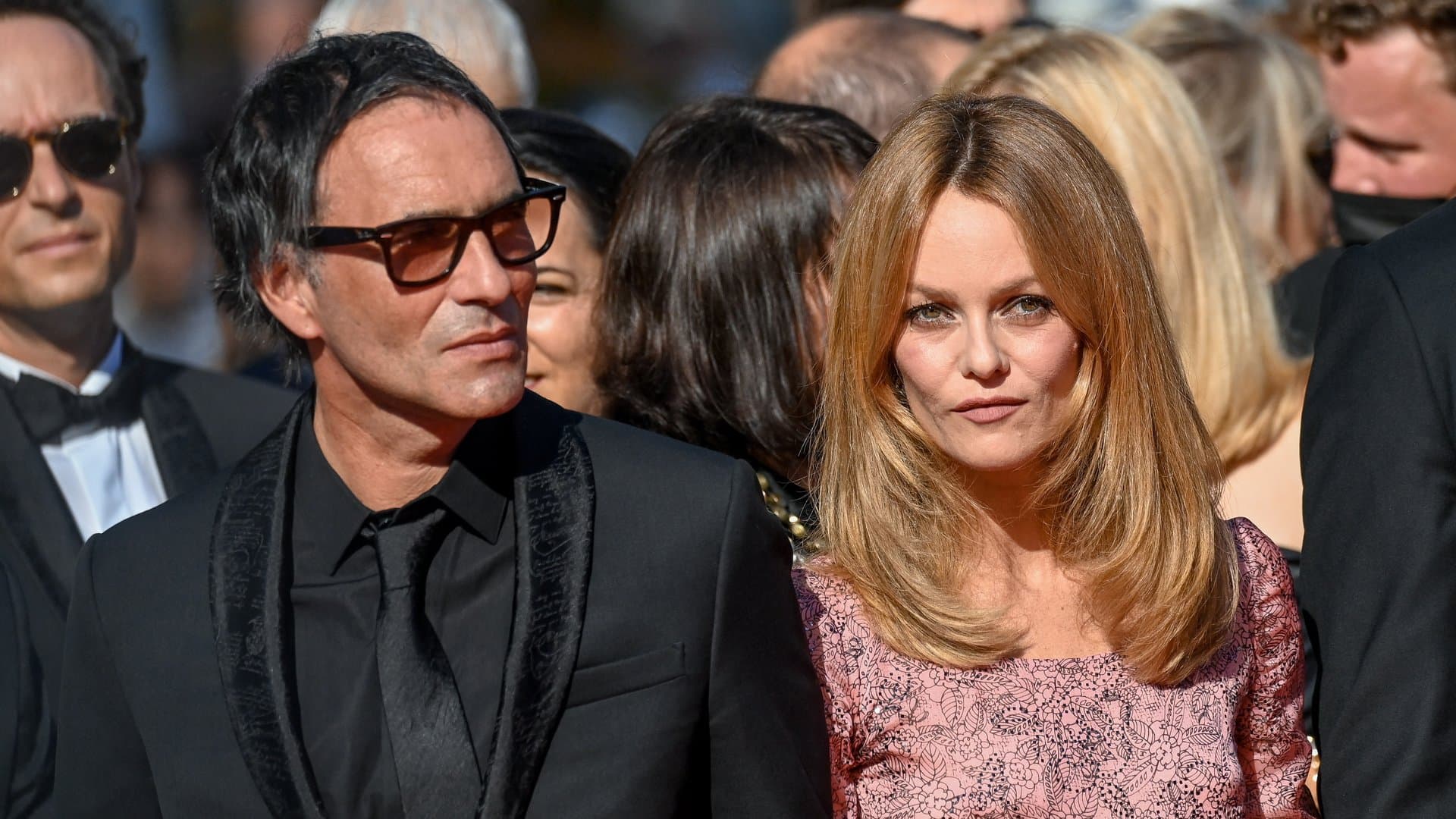 After nearly ten years together, Vanessa Paradis and Samuel Benchetrit have announced their separation.