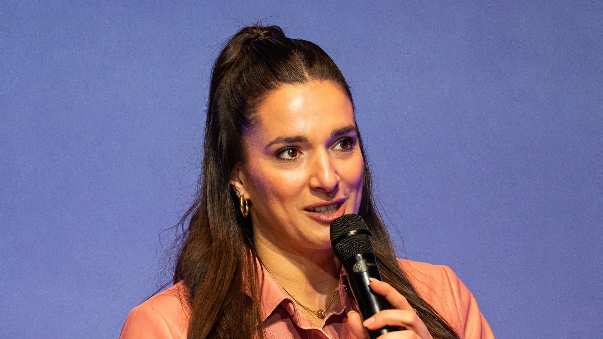 Sally Özcan has overcome a financial crisis.