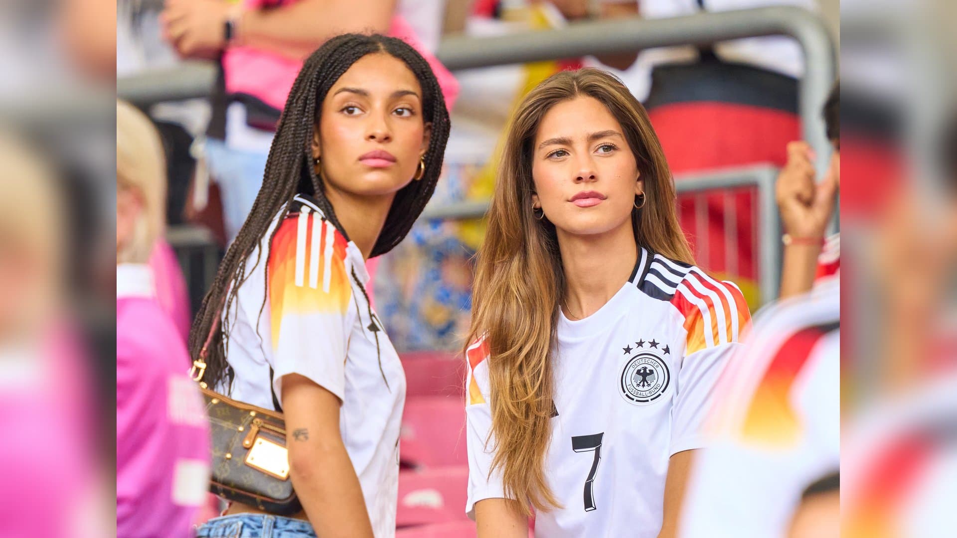 Aaliyah Mohamed, die Freundin von Florian Wirtz, und Sophia Havertz, die Frau von Kai Havertz, bei der UEFA European Championships 2024 in Stuttgart.