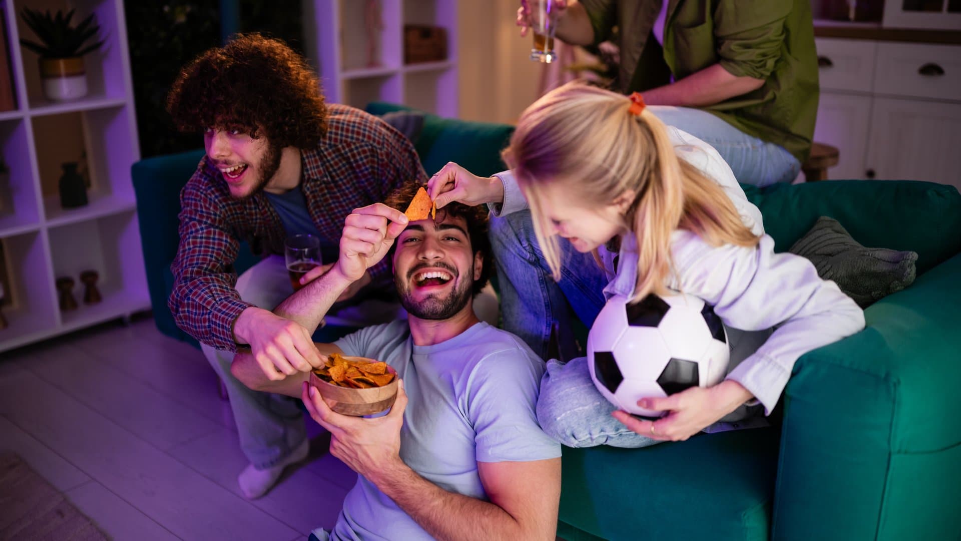 So können Zuschauerinnen und Zuschauer die Matches der Fußball-WM live anschauen.