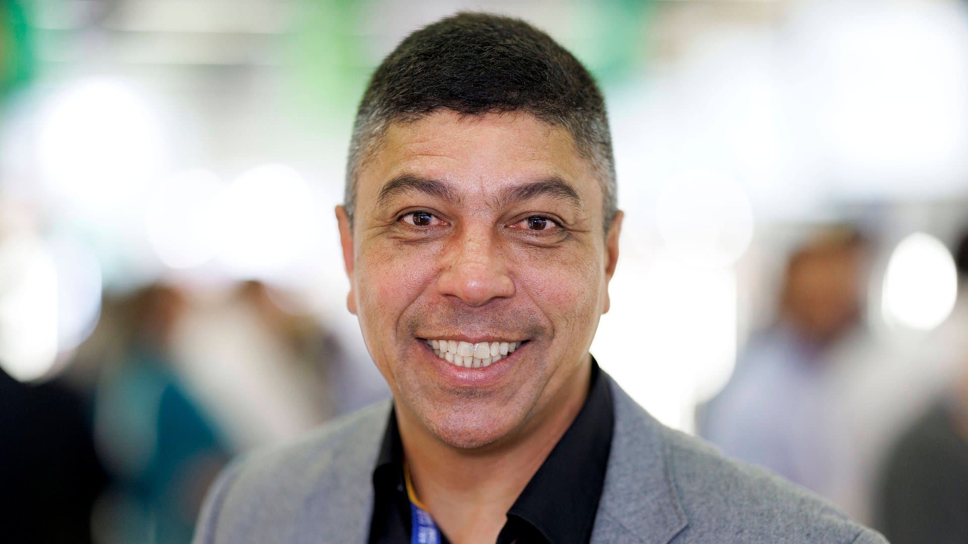 Giovane Elber made the birth of his first grandchild public on Instagram.