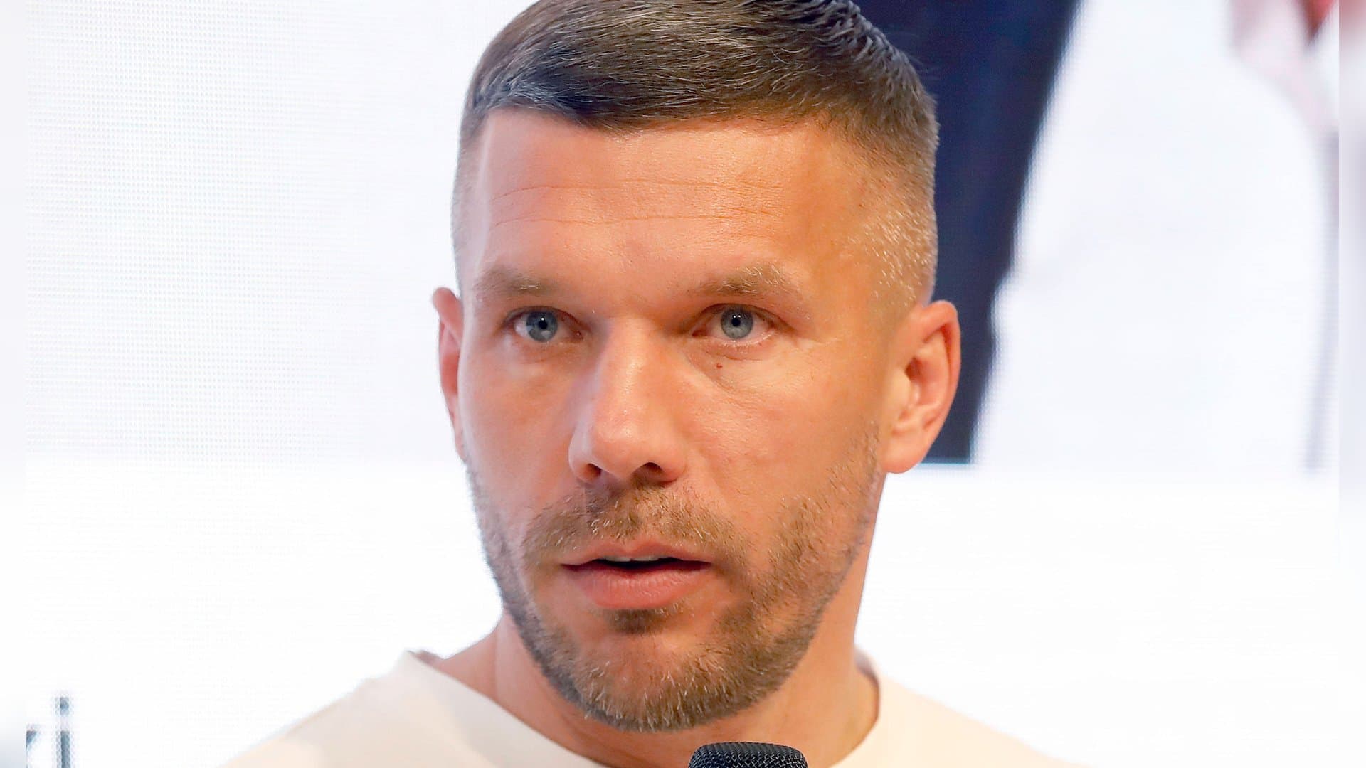 Lukas Podolski makes a serious accusation against a hospital.