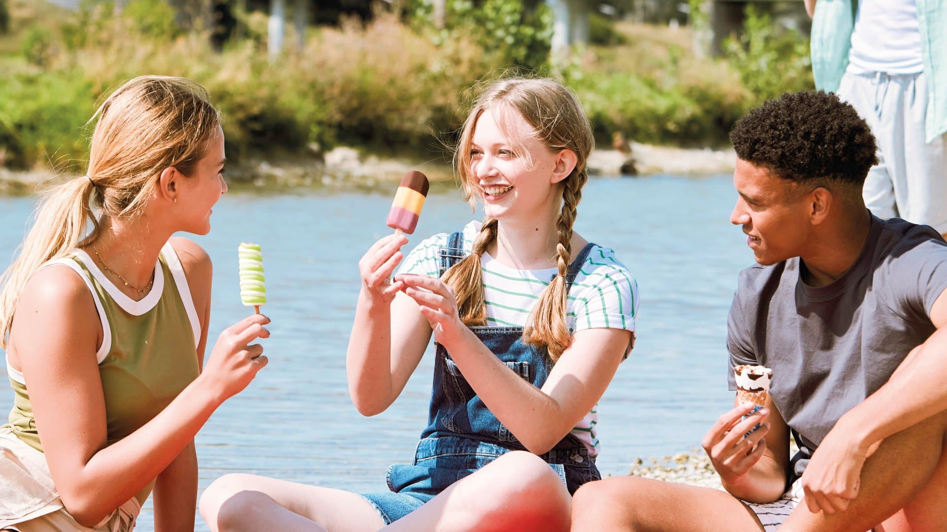 Treffen mit Freunden und Ausflüge in der Natur gehören für die Deutschen zum Sommer dazu.