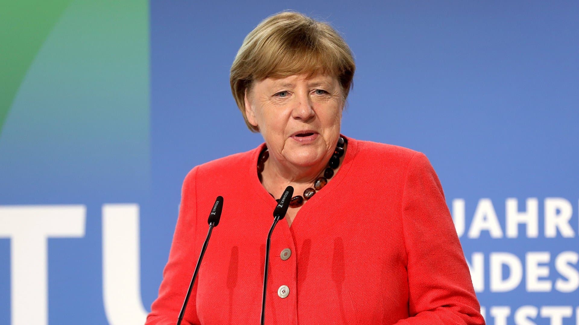Angela Merkel hat sich für das Kanzleramt verewigen lassen.