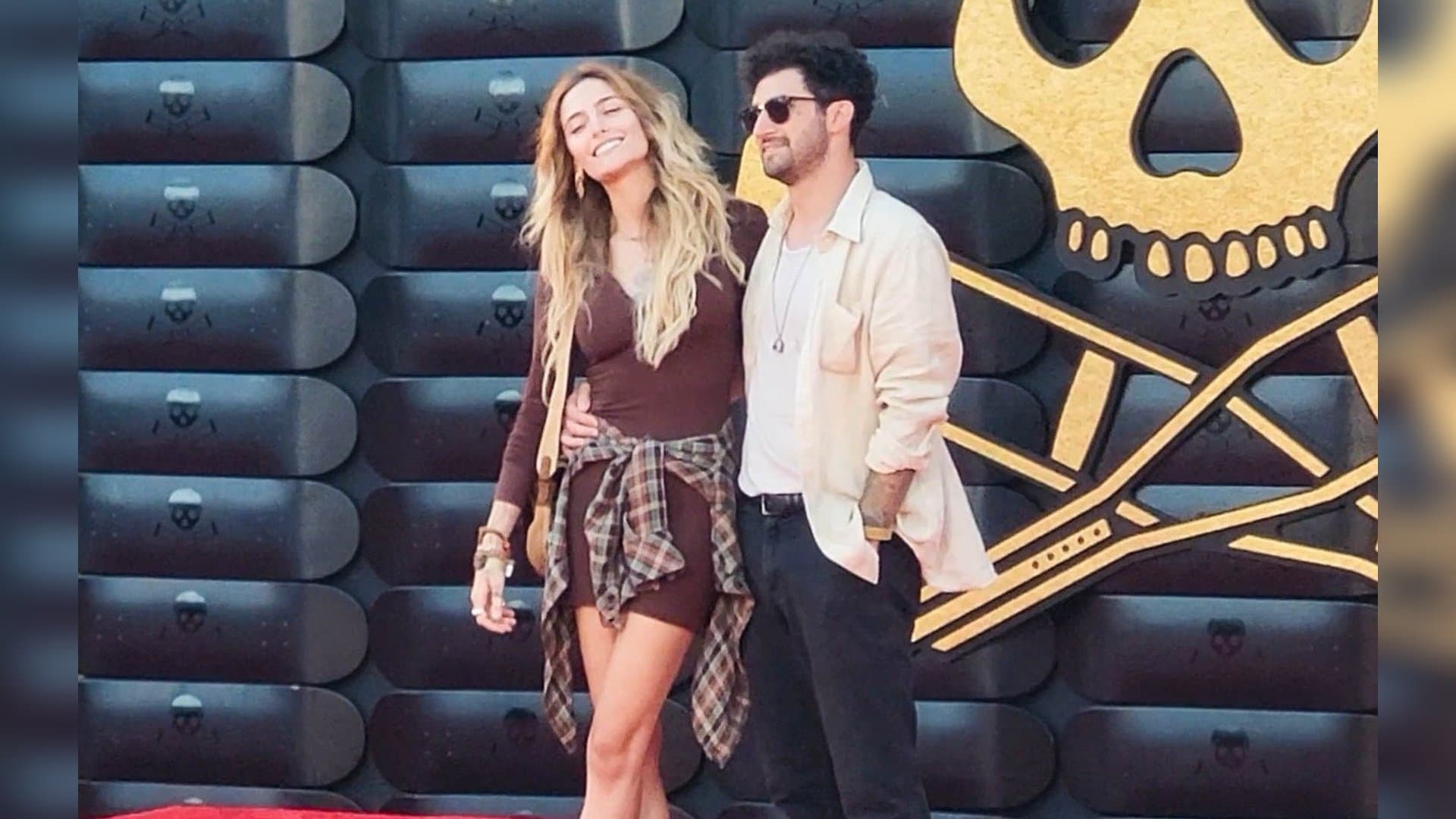 Paris Jackson seems very happy by this man's side...