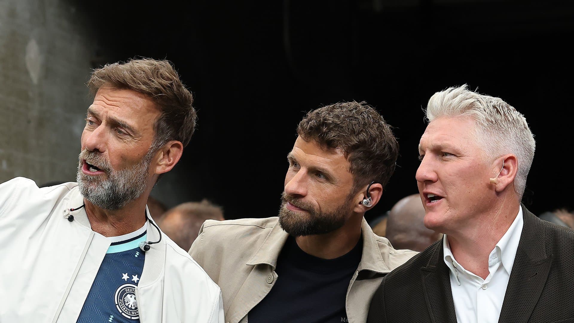 Jürgen Klopp mit seinem MagentaTV-Kollegen Thomas Müller und dem ARD-Experten Bastian Schweinsteiger bei der Fußball-WM 2026. (v.l.n.r.)