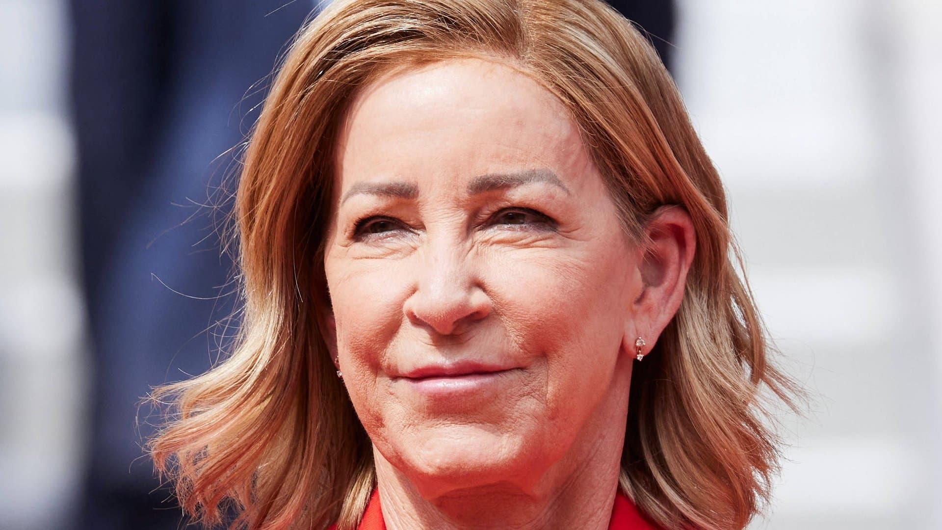 Chris Evert announces another ovarian cancer diagnosis publicly.