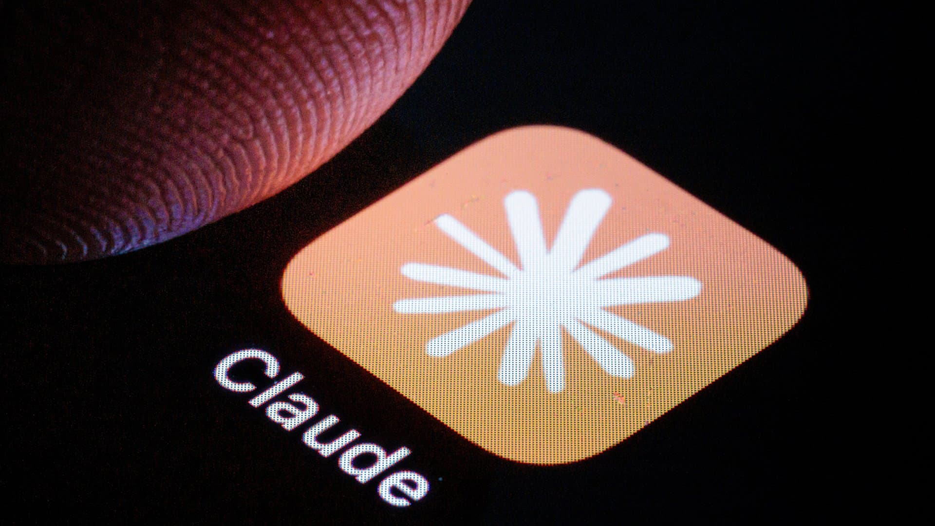Claude is currently experiencing a widespread outage.