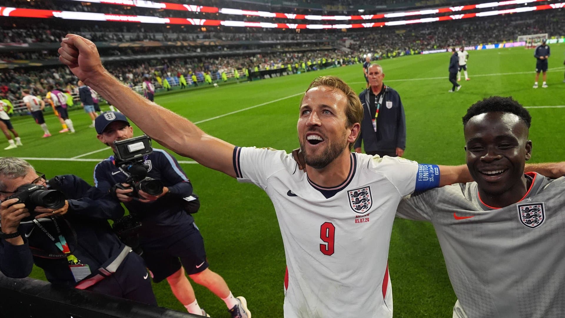 Harry Kane (li.) ließ nach dem England-Sieg seinen Emotionen freien Lauf.
