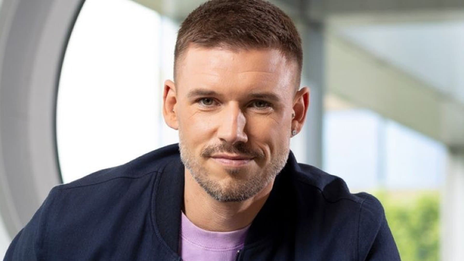 Marvin Fischer is new to the hosting team of "hallo deutschland".