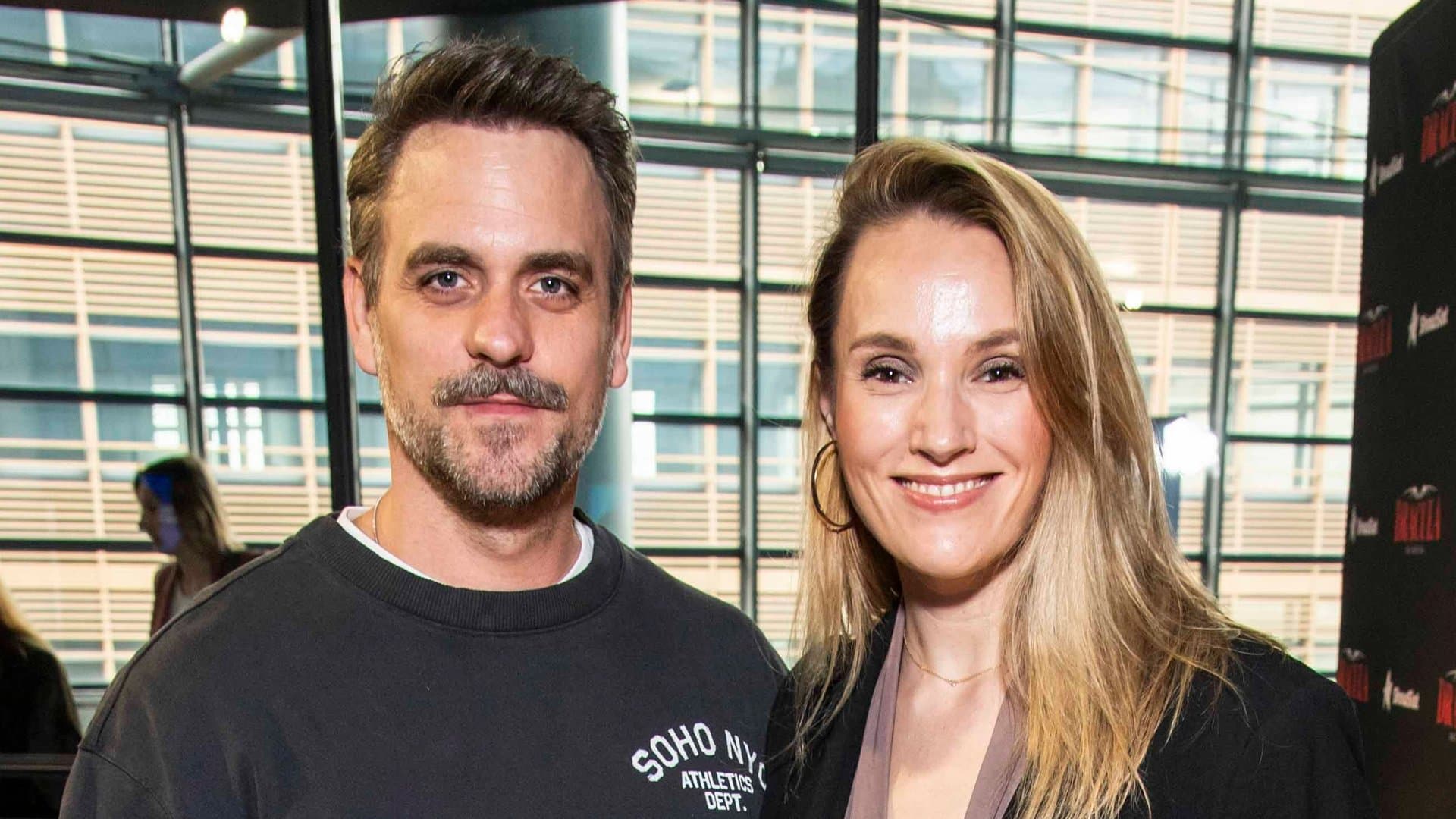 Mit Schauspieler Marc Barthel hat Anna Hofbauer zwei Söhne.