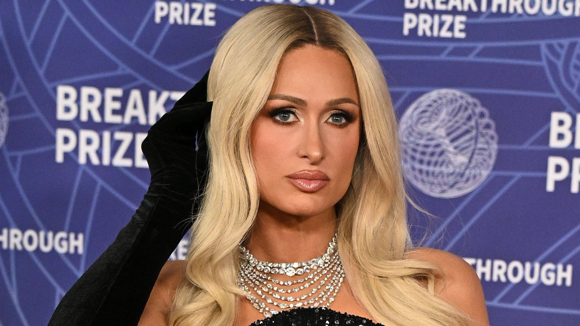 Paris Hilton freut sich über die Schließung ihrer ehemaligen Schule.