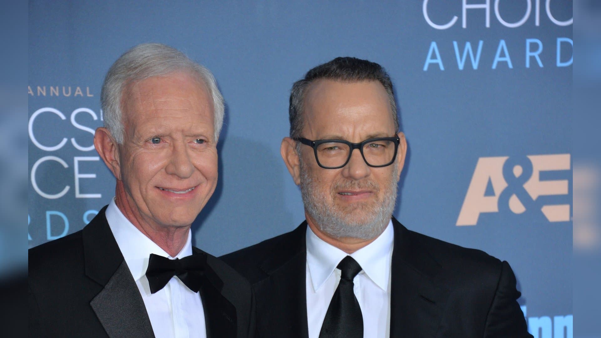 US-Pilot Chesley Sullenberger (li.) und Schauspieler Tom Hanks, der ihn im Hollywood-Film "Sully" verkörperte.
