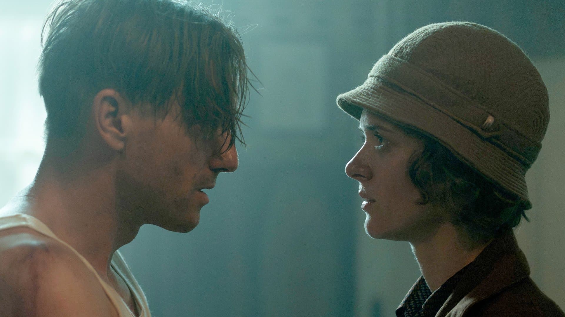Gereon Rath (Volker Bruch) and Charlotte Ritter (Liv Lisa Fries) in "Babylon Berlin".