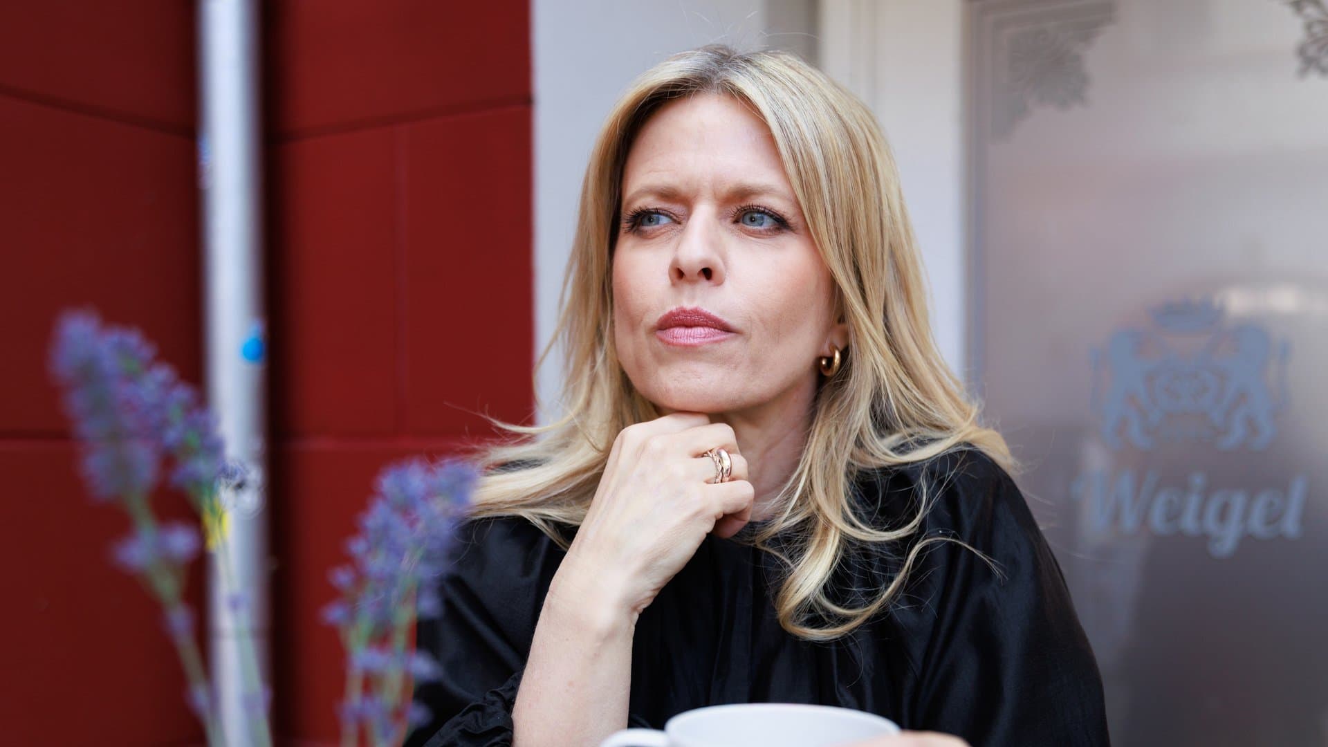 "Unter uns": Patrizia (l.) denkt über Matthias' Angebot nach.