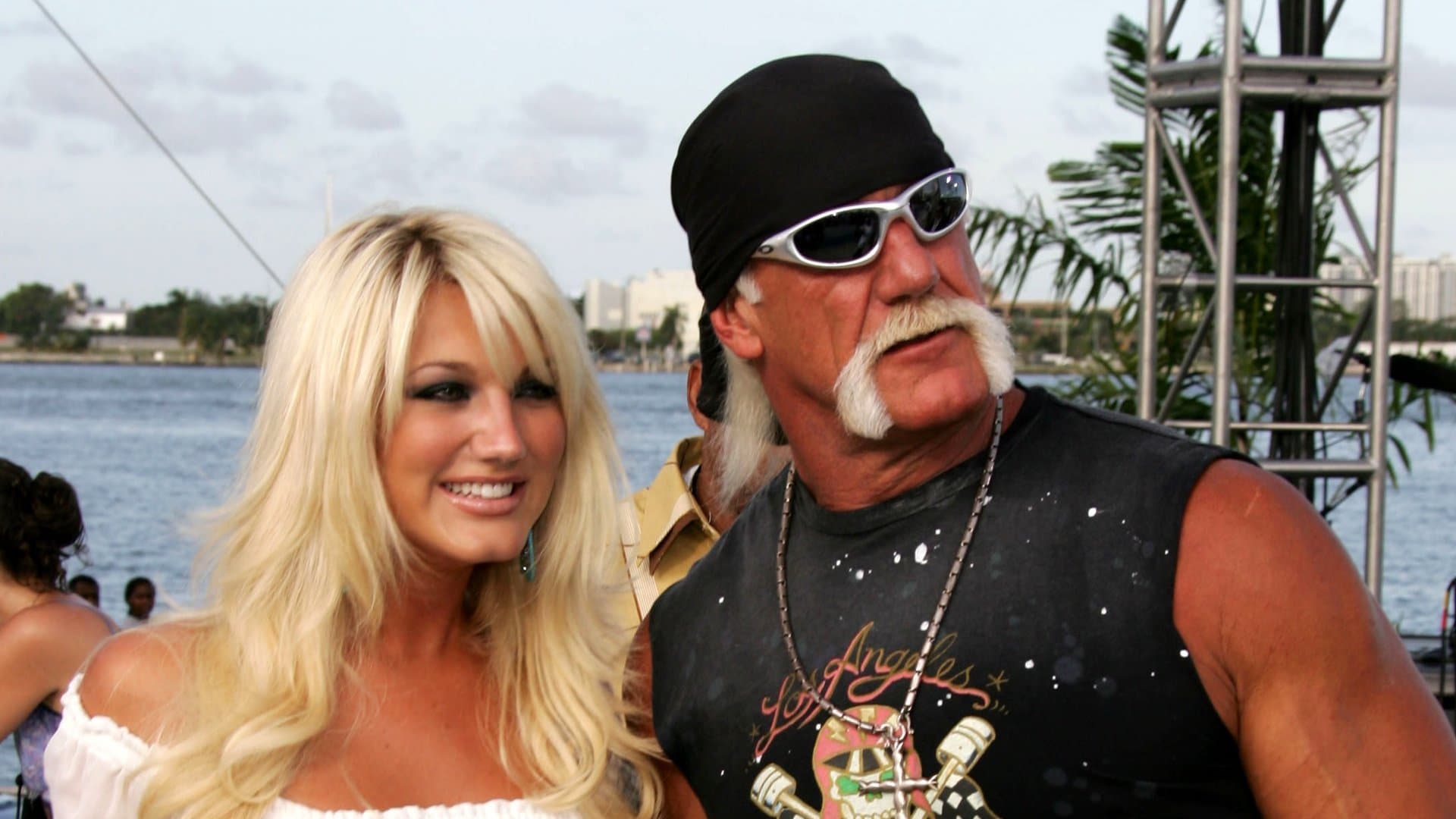 Brooke Hogan erinnert anlässlich seines ersten Todestags an ihren Vater Hulk Hogan.