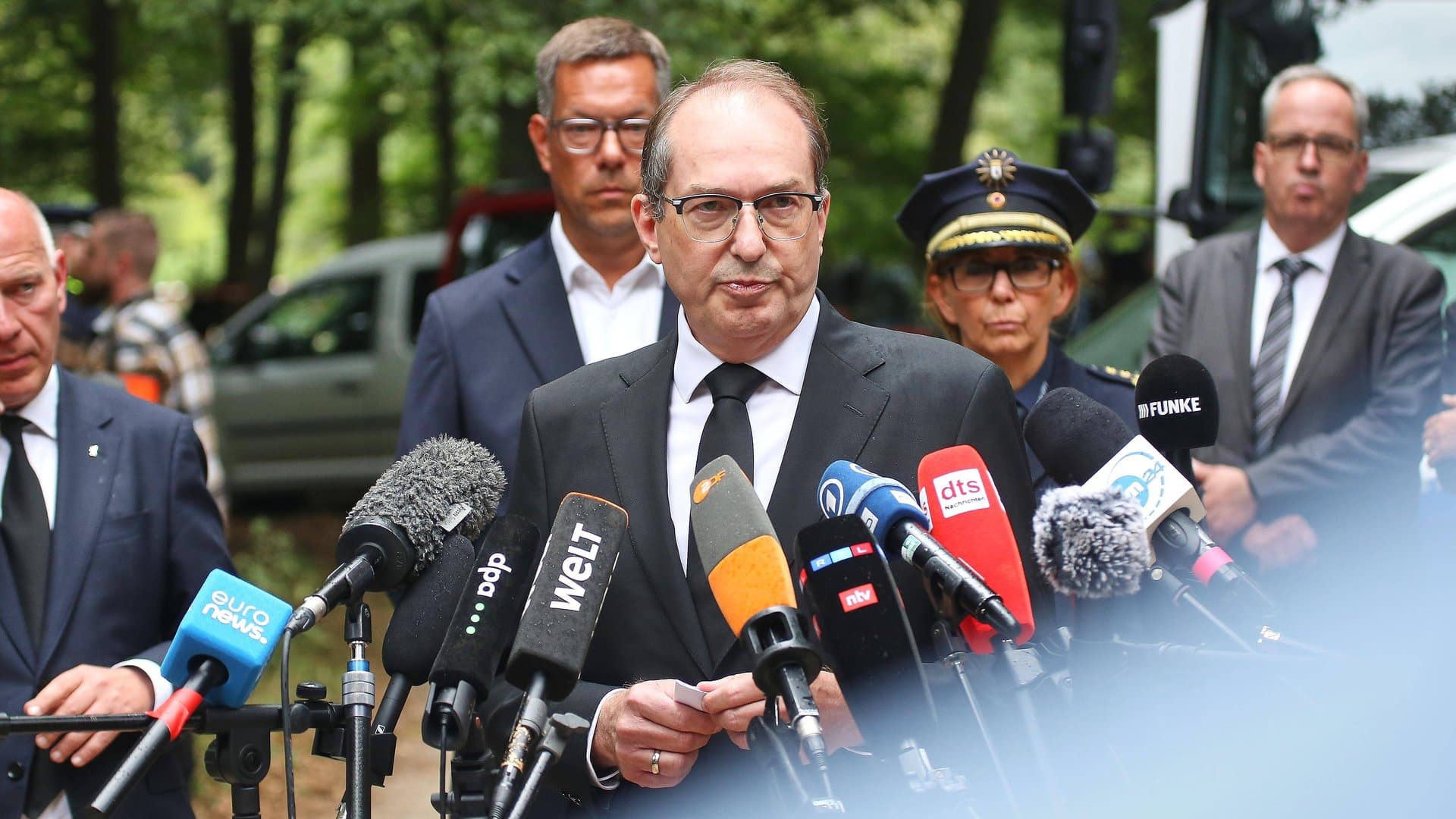 Alexander Dobrindt during a statement regarding the attack at CSD in Berlin.