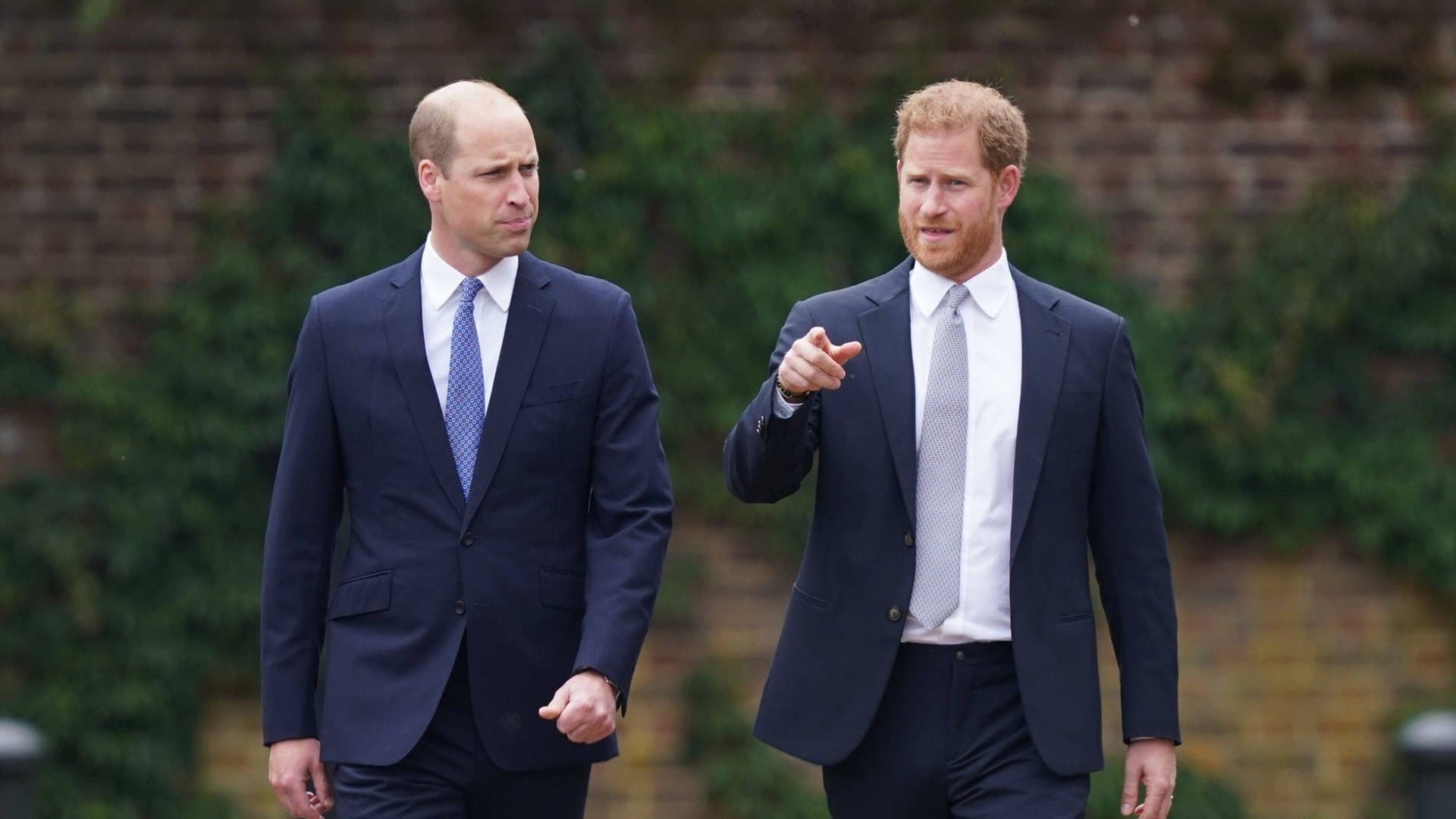 Prinz William (l.) und Prinz Harry im Rahmen der Enthüllung einer Diana-Statue im Jahr 2021.