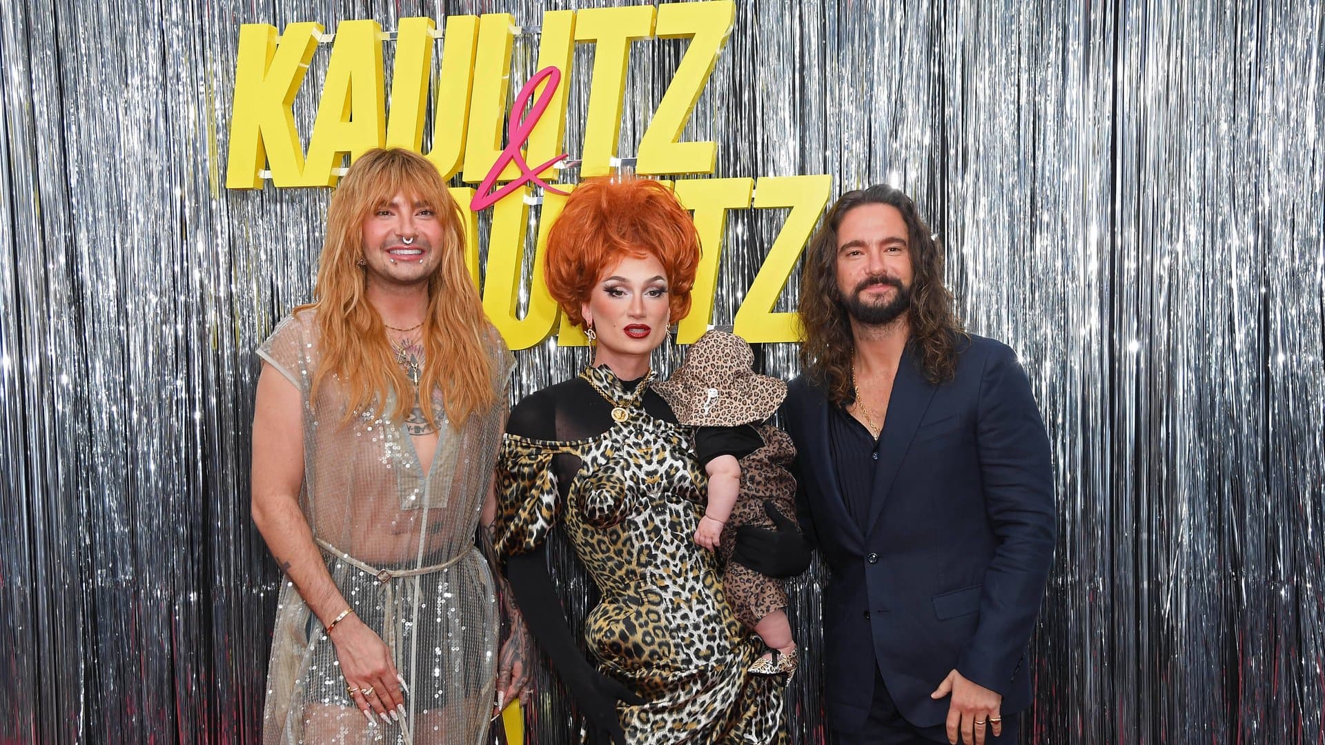 V.l.: Bill Kaulitz, Candy Crash mit Baby und Tom Kaulitz in Berlin.