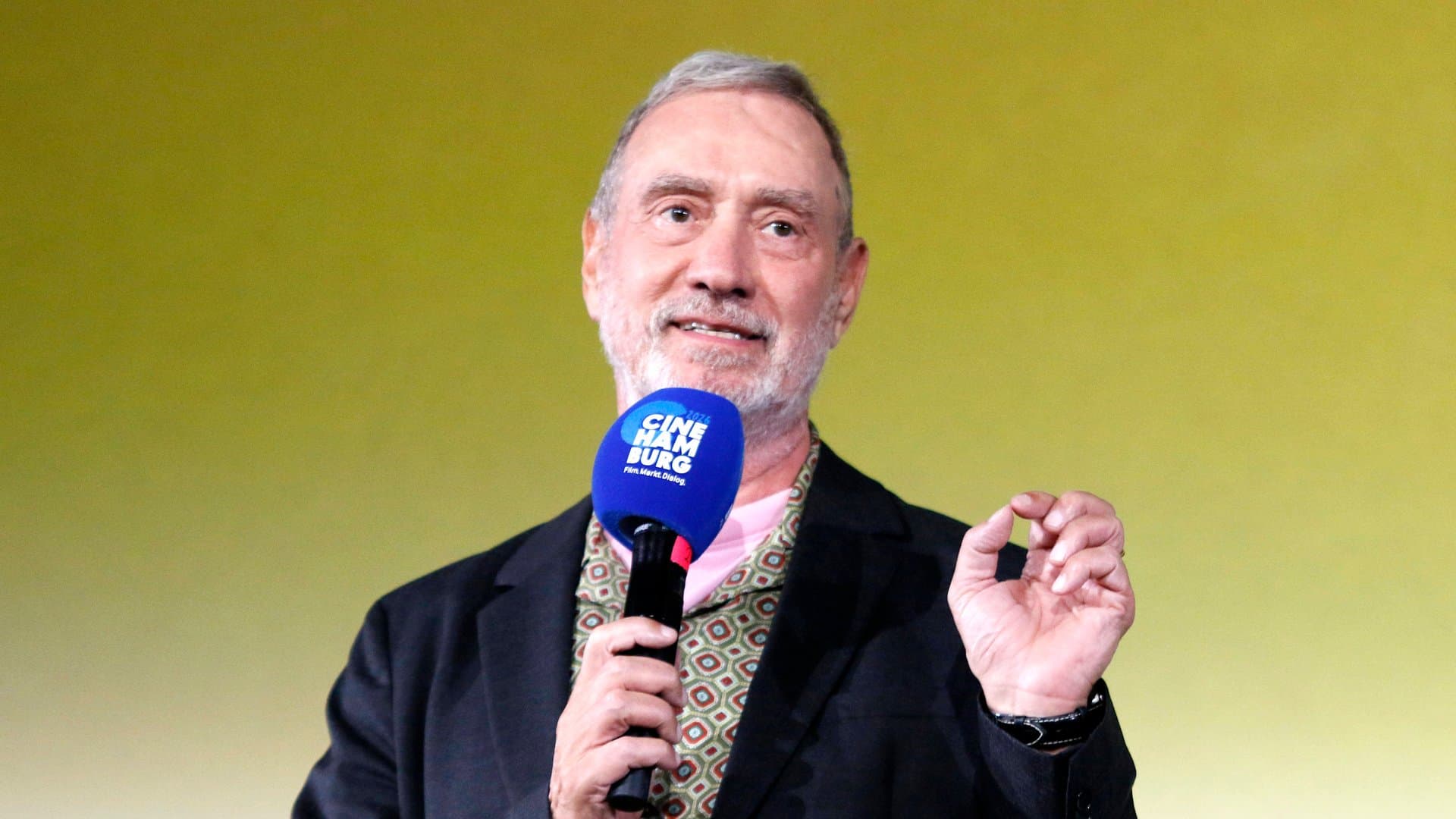 Roland Emmerich kritisiert den US-Präsidenten Donald Trump.