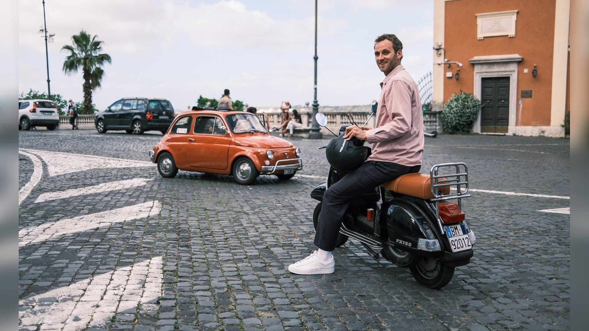 Große Stadt, kleine Autos: Leon Windscheid in Rom.