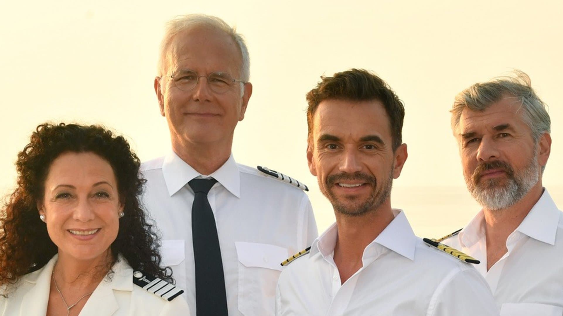 "Das Traumschiff": Zur aktuellen Besatzung gehören unter anderem (v.l.) Hoteldirektorin Hanna Liebhold (Barbara Wussow), Kreuzfahrtdirektor Oskar Schifferle (Harald Schmidt), Kapitän Max Parger (Florian Silbereisen) und Staff-Kapitän Martin Grimm (Daniel Morgenroth).