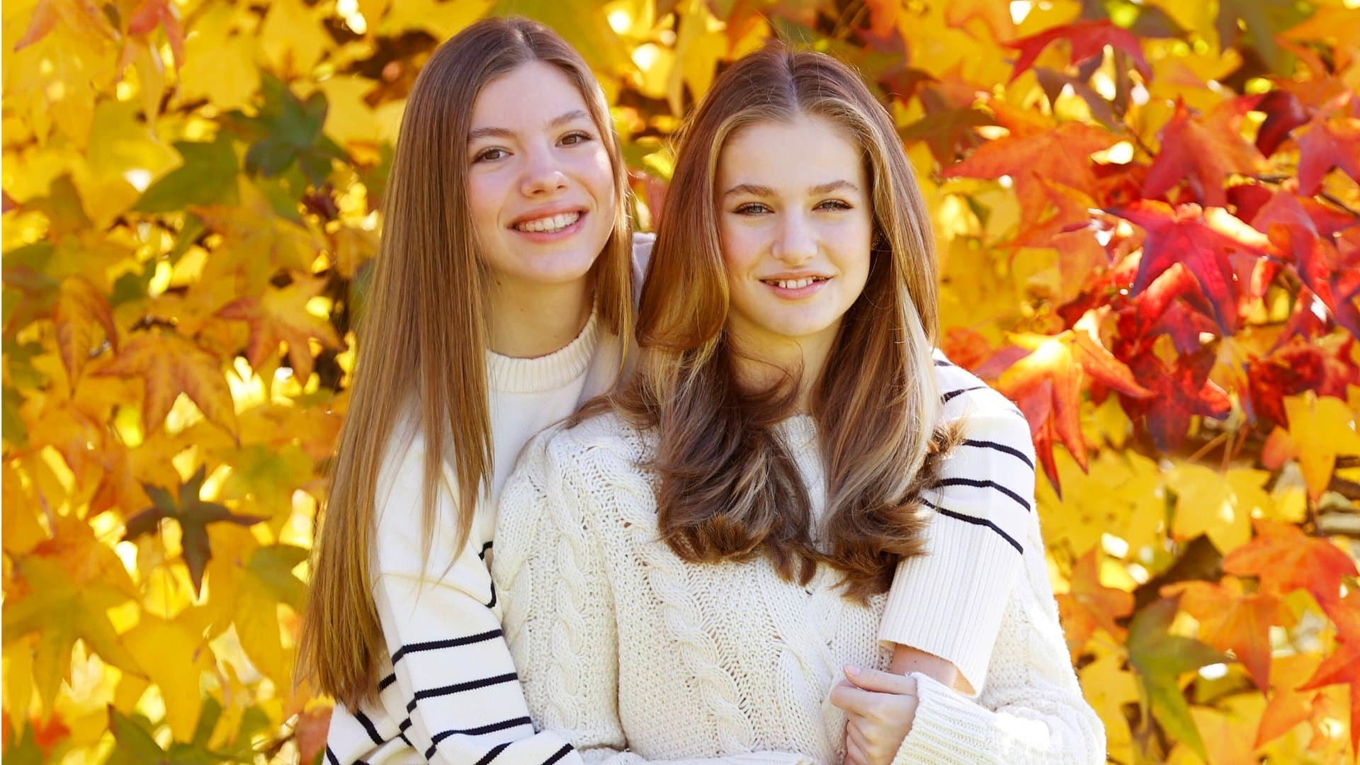 Seit ihrer Geburt stehen Prinzessin Leonor und Infantin Sofía unter öffentlicher Beobachtung. Inzwischen begeistern die beiden Teenagerinnen regelmäßig mit ihren modischen Outfits. Die schönsten Looks der spanischen Prinzessinnen gibt es hier.