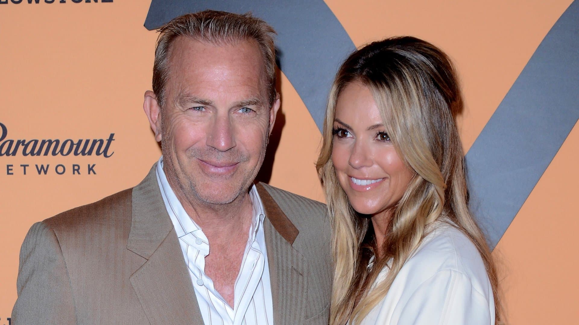 Kevin Costner and Christine Baumgartner have "irreconcilable differences". In their divorce has now come to an agreement.