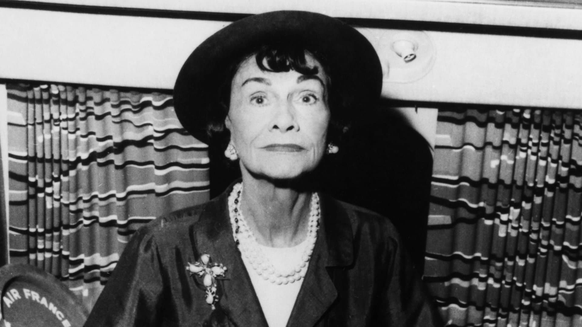 Die legendäre Modeschöpferin Coco Chanel lebte jahrelang im luxuriösen Hotel Ritz in Paris. Auch diese Stars checkten dauerhaft in einem Hotel ein.