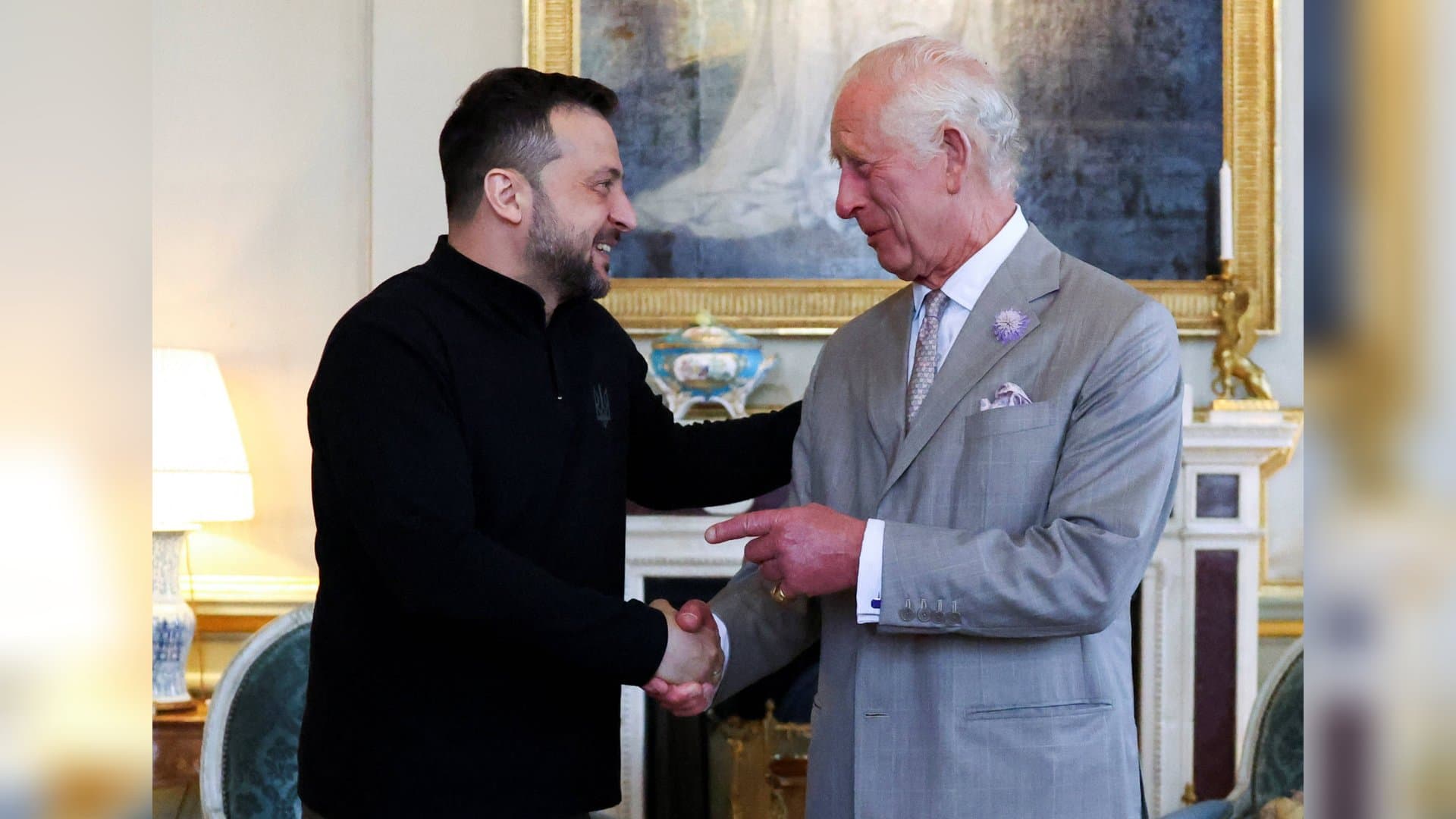 Wolodymyr Selenskyj (l.) und König Charles haben sich in den vergangenen Jahren schon häufiger in Großbritannien getroffen. Wird der britische Monarch nun auch einmal in die Ukraine reisen?