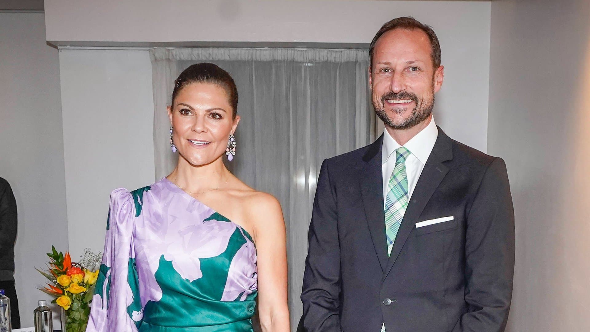 Kronprinzessin Victoria von Schweden und Kronprinz Haakon von Norwegen sind nicht nur royale Kollegen, sondern auch seit Jahren gute Freunde. Bei offiziellen Terminen und gemeinsamen Urlaubsreisen können sie sich über ihre Rolle als künftige Monarchen austauschen.