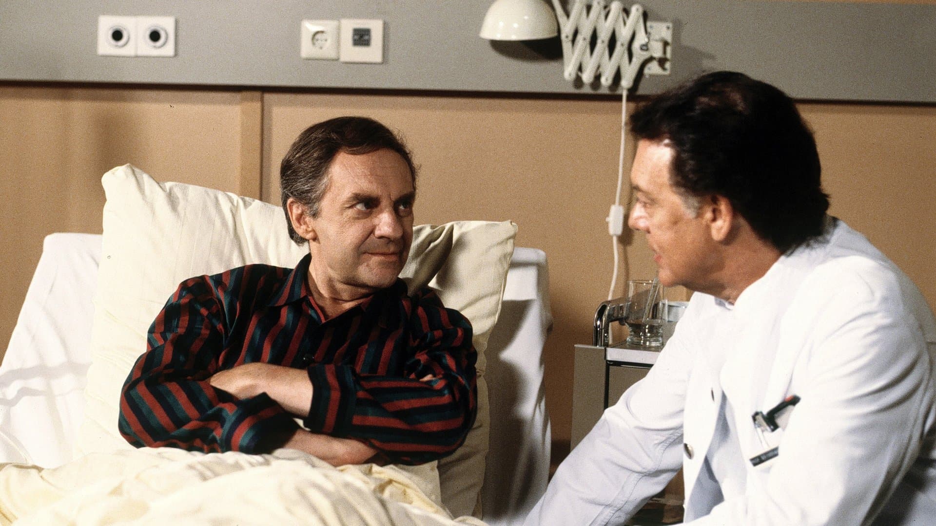 Klausjürgen Wussow (r.) sorgte in den 1980er-Jahren für phänomenale Einschaltquoten - nicht nur mit Harald Juhnke an seiner Seite. Erinnern Sie sich an diese Kultserien der 1980er-Jahre?