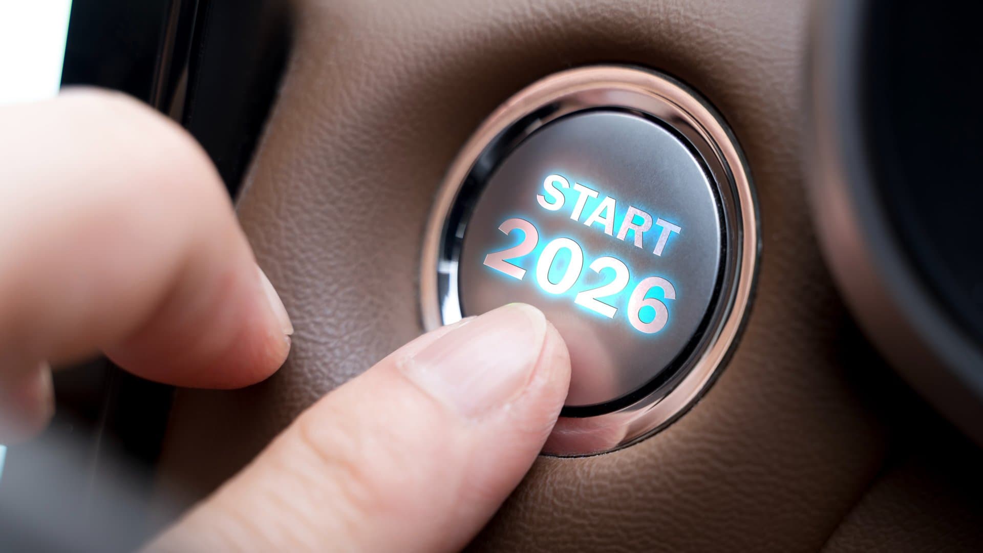 2026 bringt viele neue Regeln für Autofahrerinnen und Autofahrer. Betroffen sind Führerschein, Spritpreise, Steuern, Technik und E-Autos. Mit diesen Infos kommen Kfz-Halter gut ins neue Jahr.
