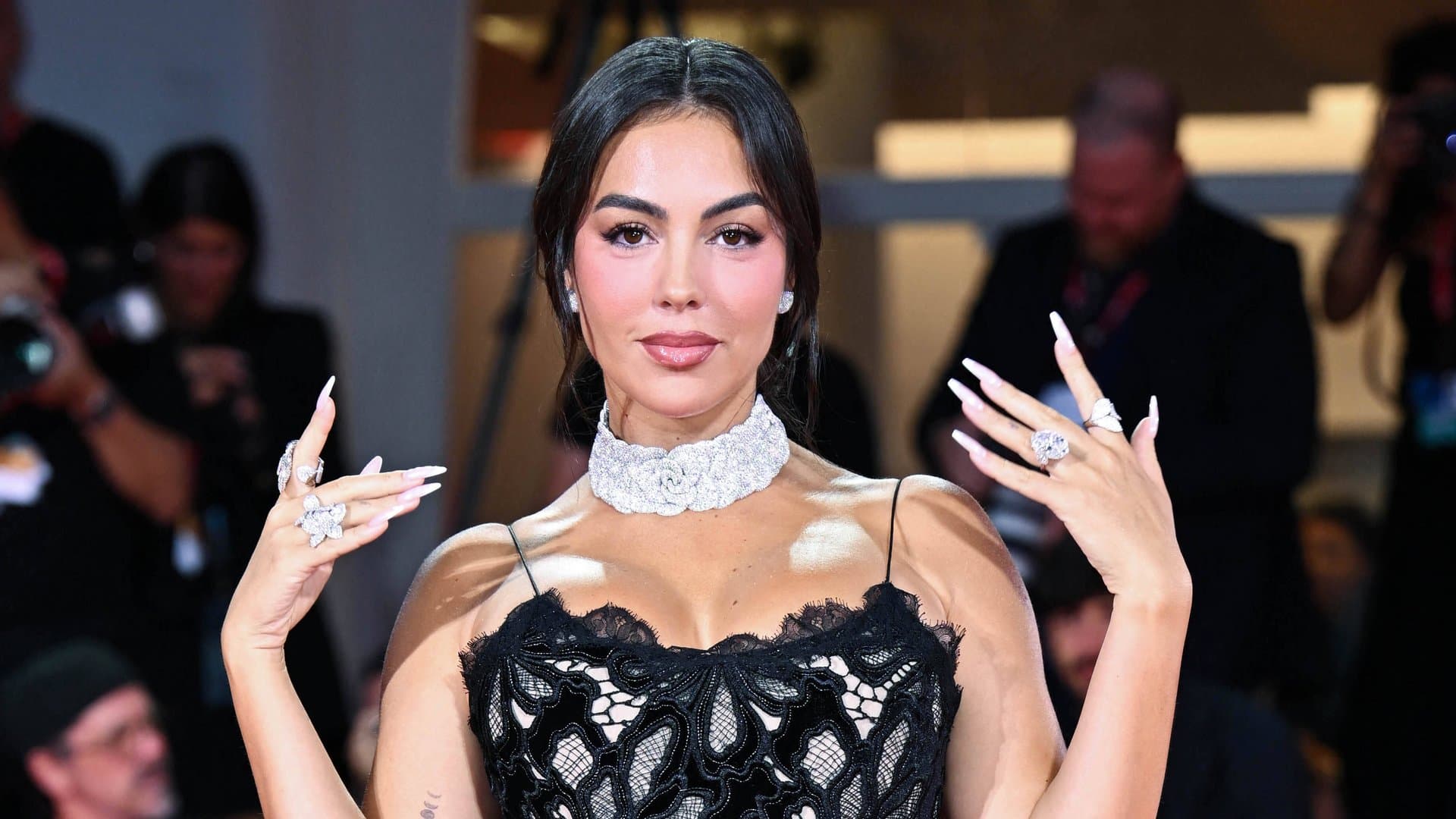 Georgina Rodríguez fights back against comments about her body on Instagram.
