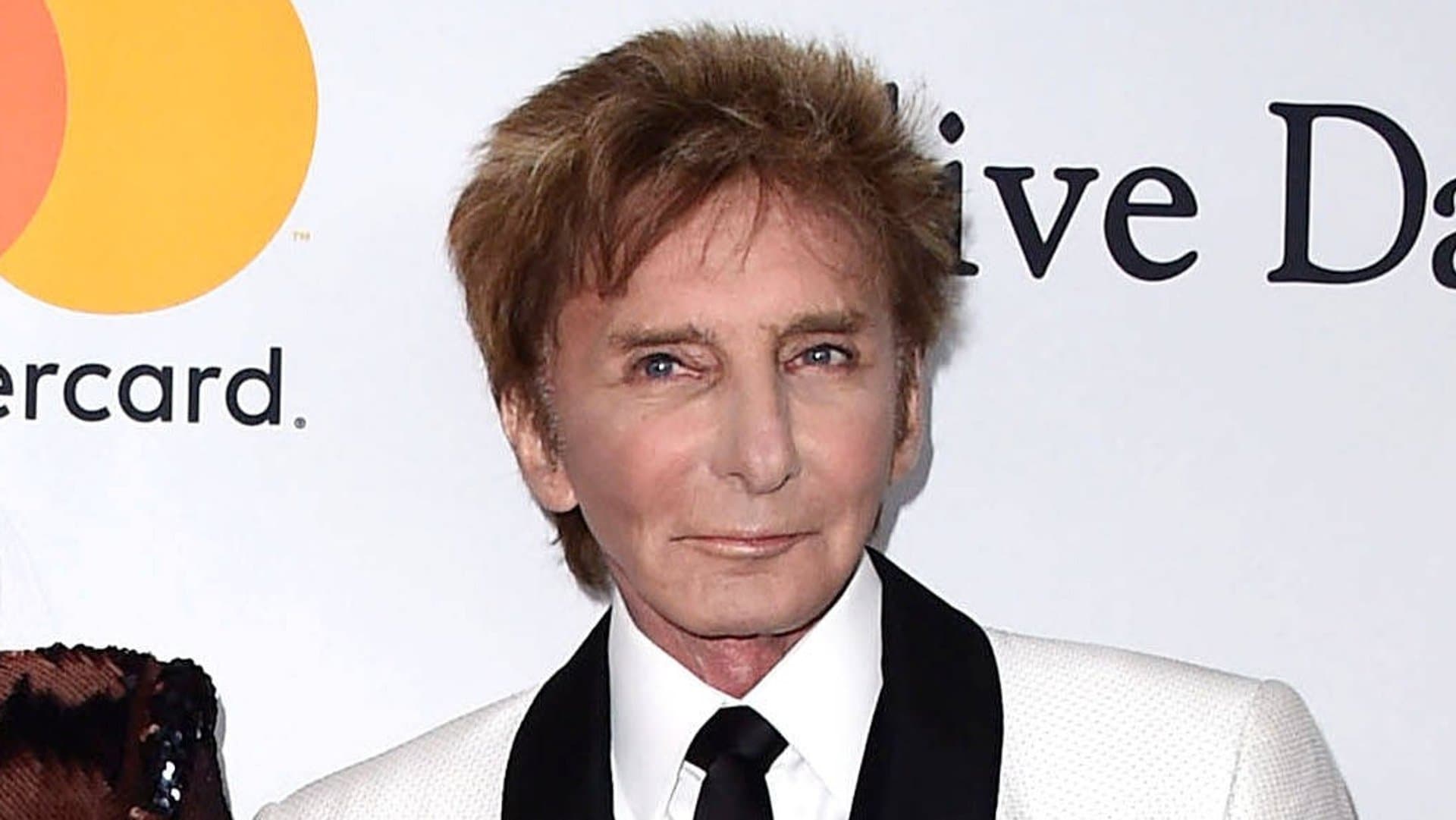 Singer Barry Manilow was once again unable to perform.