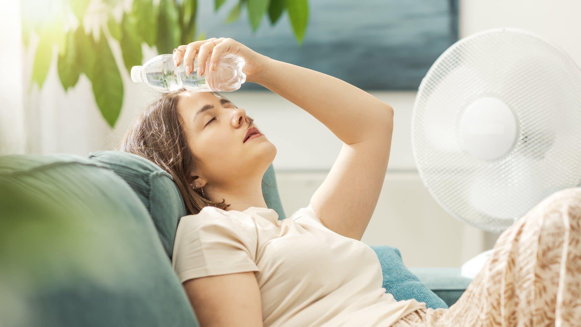 Wenn die Temperaturen über 30 Grad steigen, heizen sich Wohnungen schnell auf.