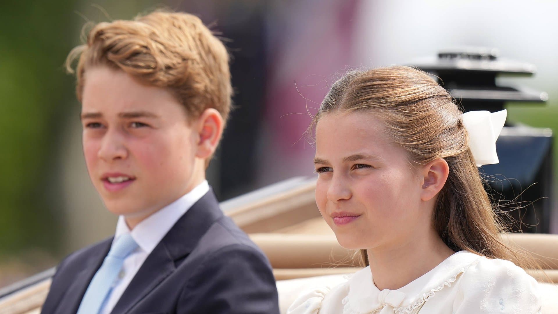 Prinz George ist der älteste Sohn von Prinz William und Prinzessin Kate. Hier ist er neben seiner Schwester Prinzessin Charlotte bei "Trooping the Colour" am 13. Juni 2026 zu sehen.
