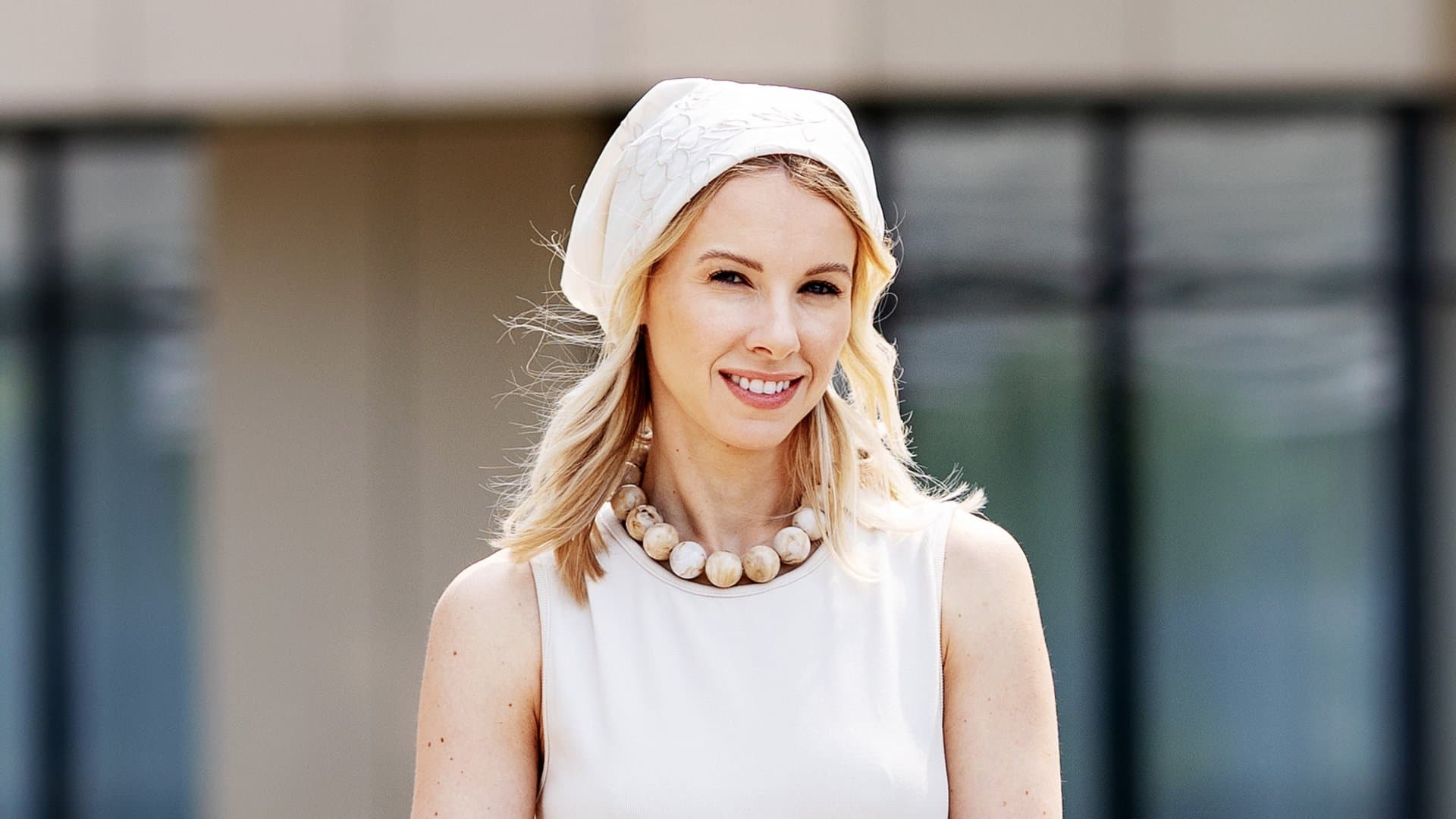 Headscarves are in demand in summer 2026.