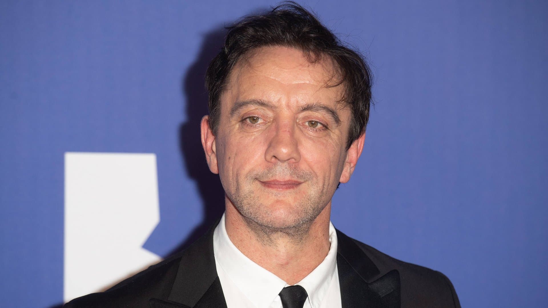 Peter Serafinowicz plays Peeves.