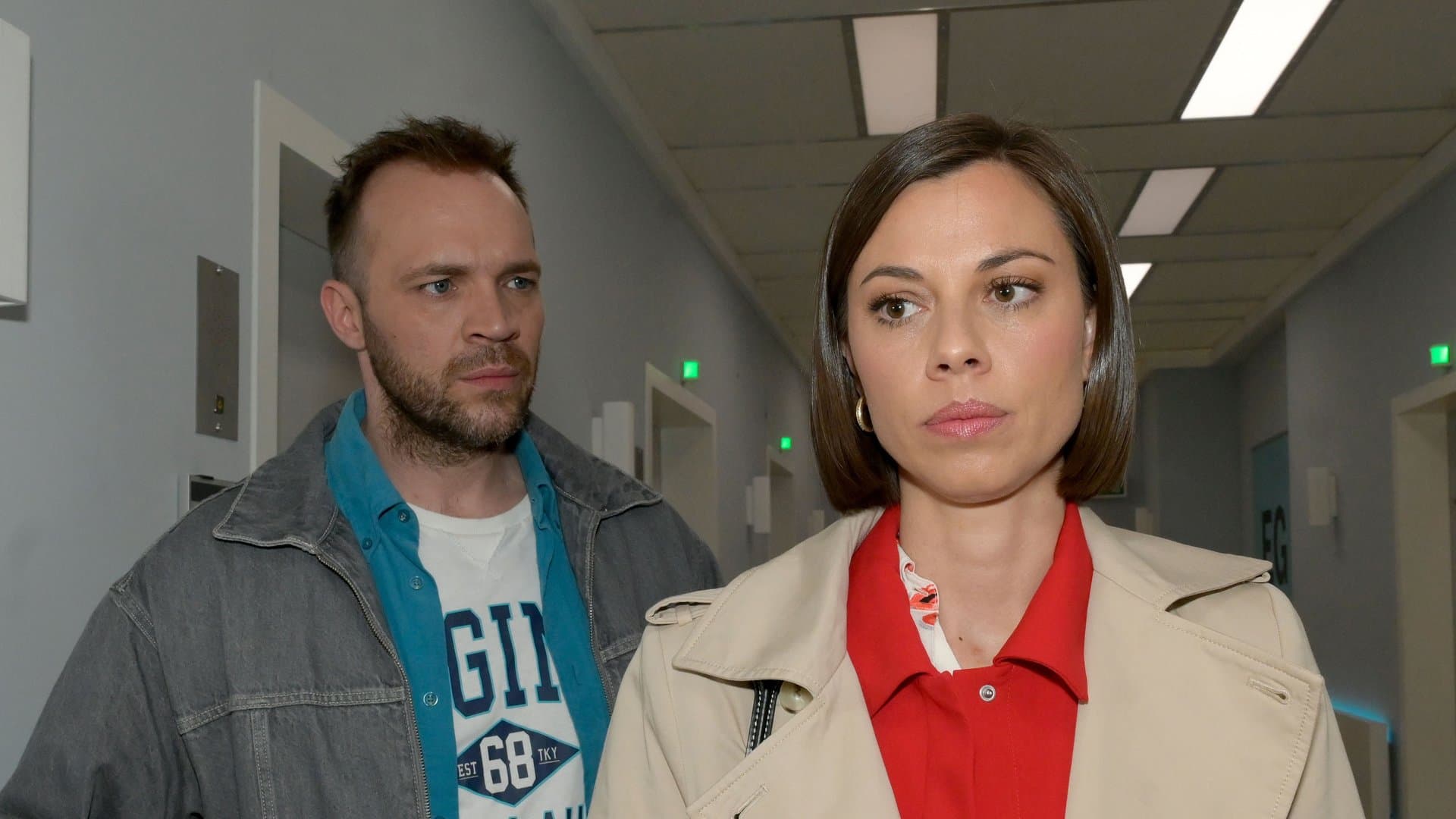 "GZSZ": Matilda (r.) macht das unangemessene Verhalten von Erik wütend.