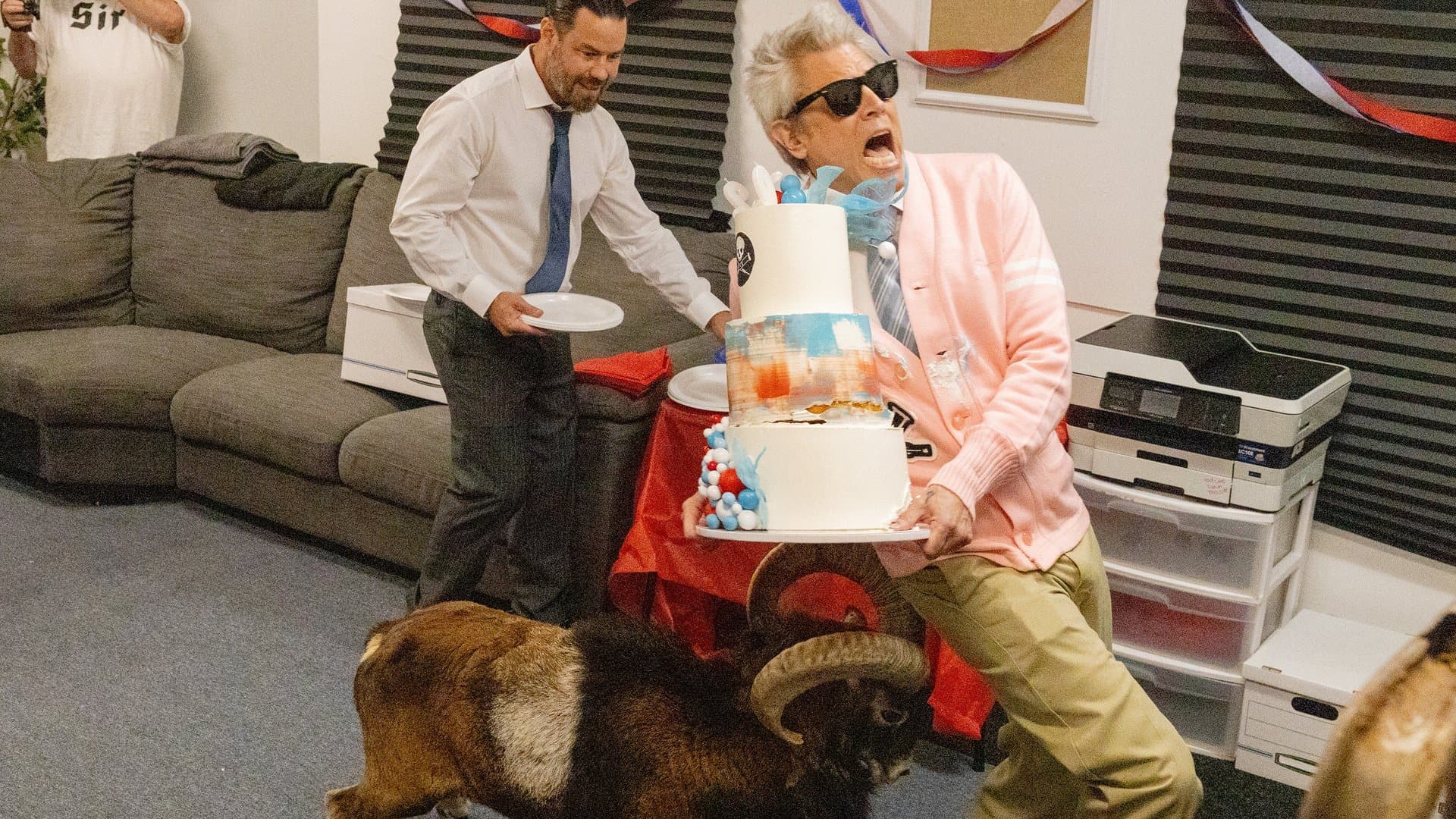 Chris Pontius (l.) and Johnny Knoxville in a scene from the new film "Jackass: Einer geht noch."