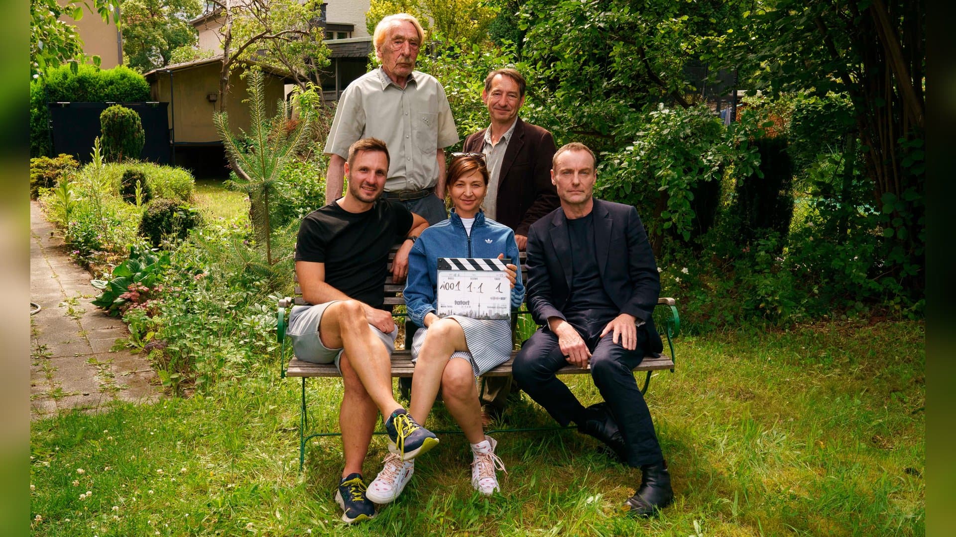 \"Tatort\" filming in Oranienburg: Cinematographer Thomas Schiller, director Mira Thiel, Mark Waschke (front row from left) as well as Axel Werner and Boris Aljinovic (back row from left).
