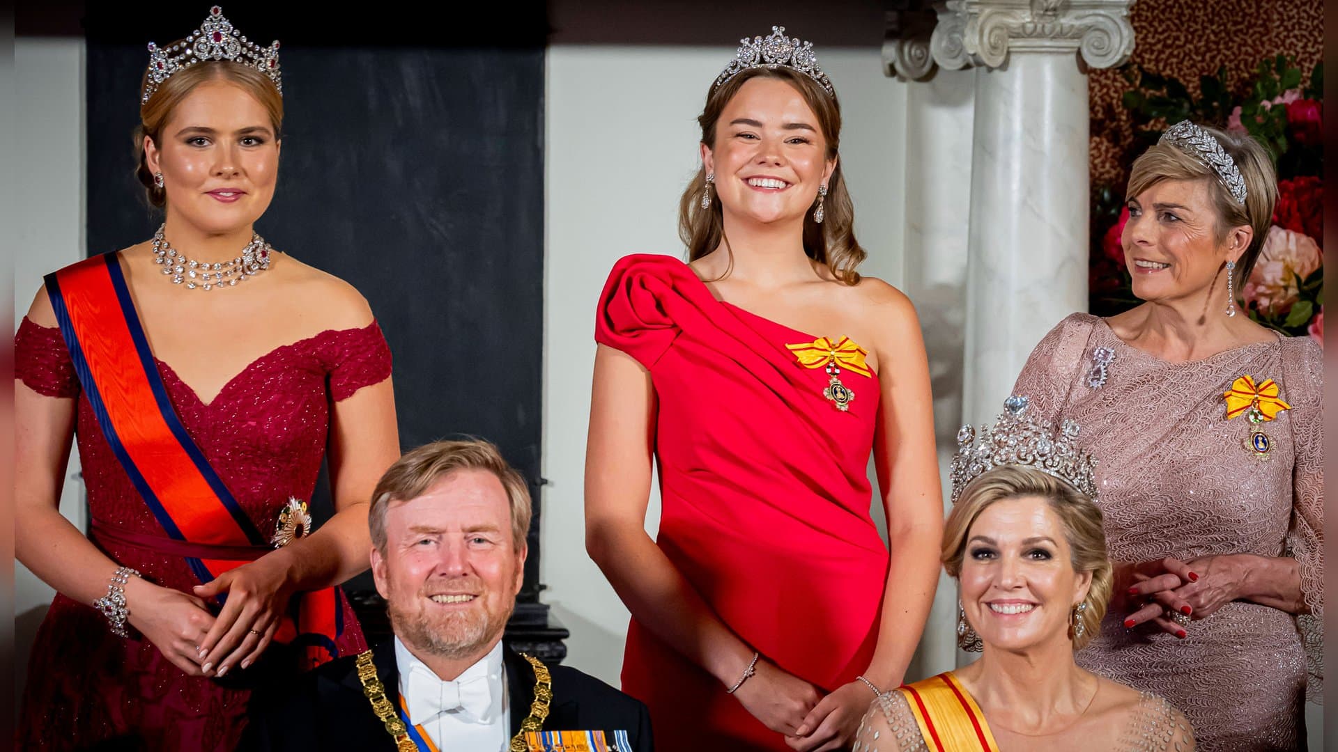 Ariane (center) and her sister Amalia (left) both opted for red at the state banquet.
