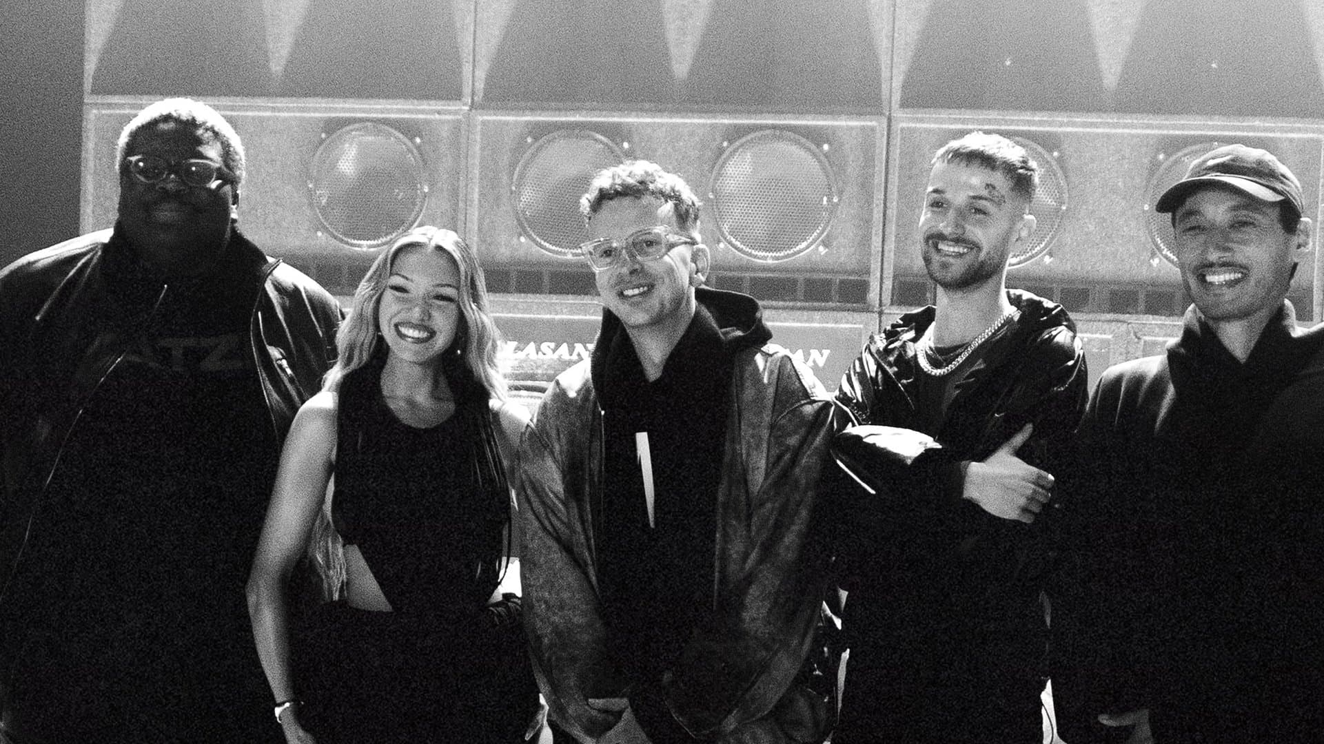 The team behind "Gut Genug" can celebrate a chart success.