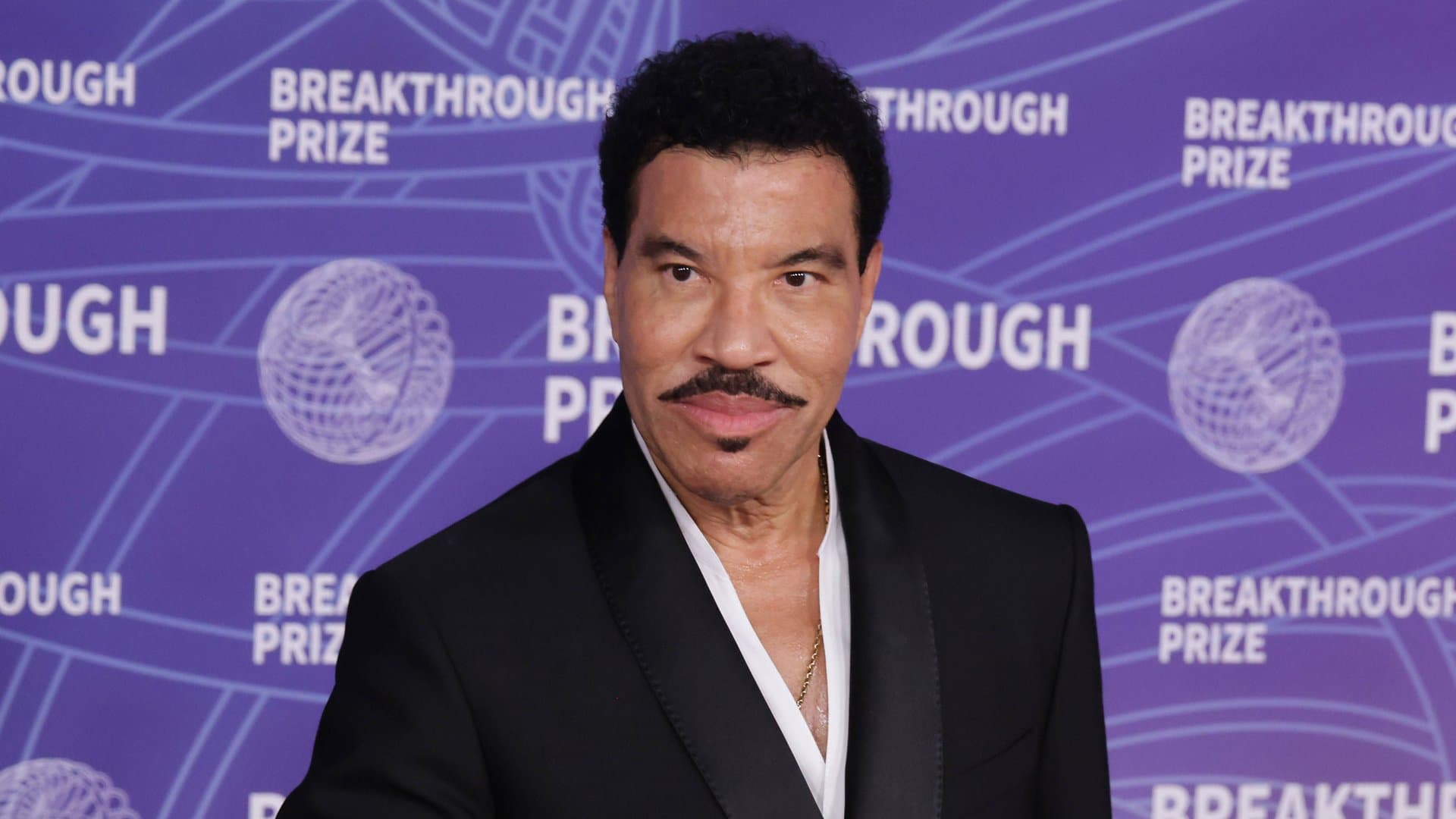 Lionel Richie had to cancel a concert in Saint Paul.