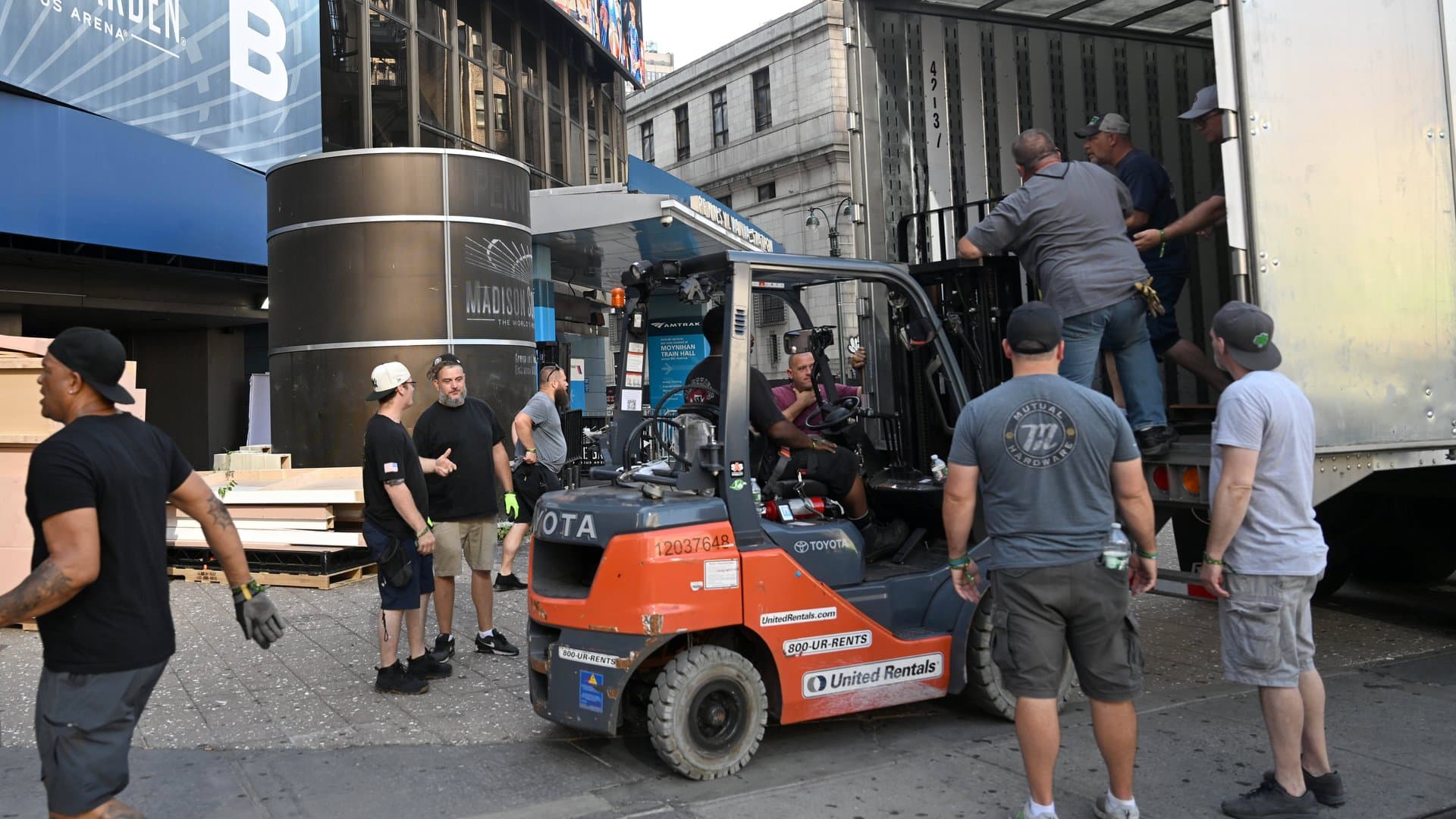 Days before the wedding, preparations at Madison Square Garden were already in full swing.
