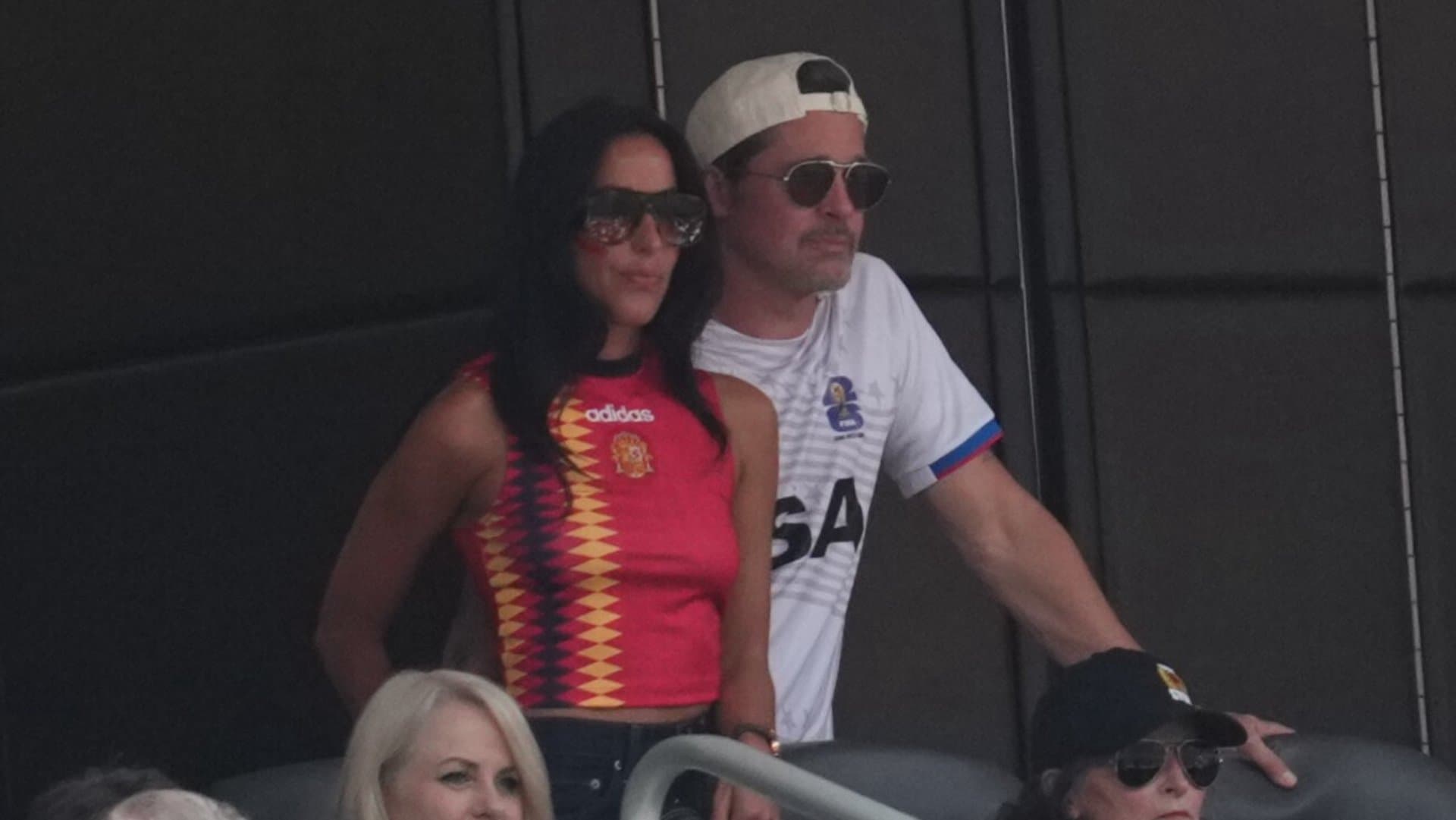 Brad Pitt und Ines de Ramo beim WM-Viertelfinale.