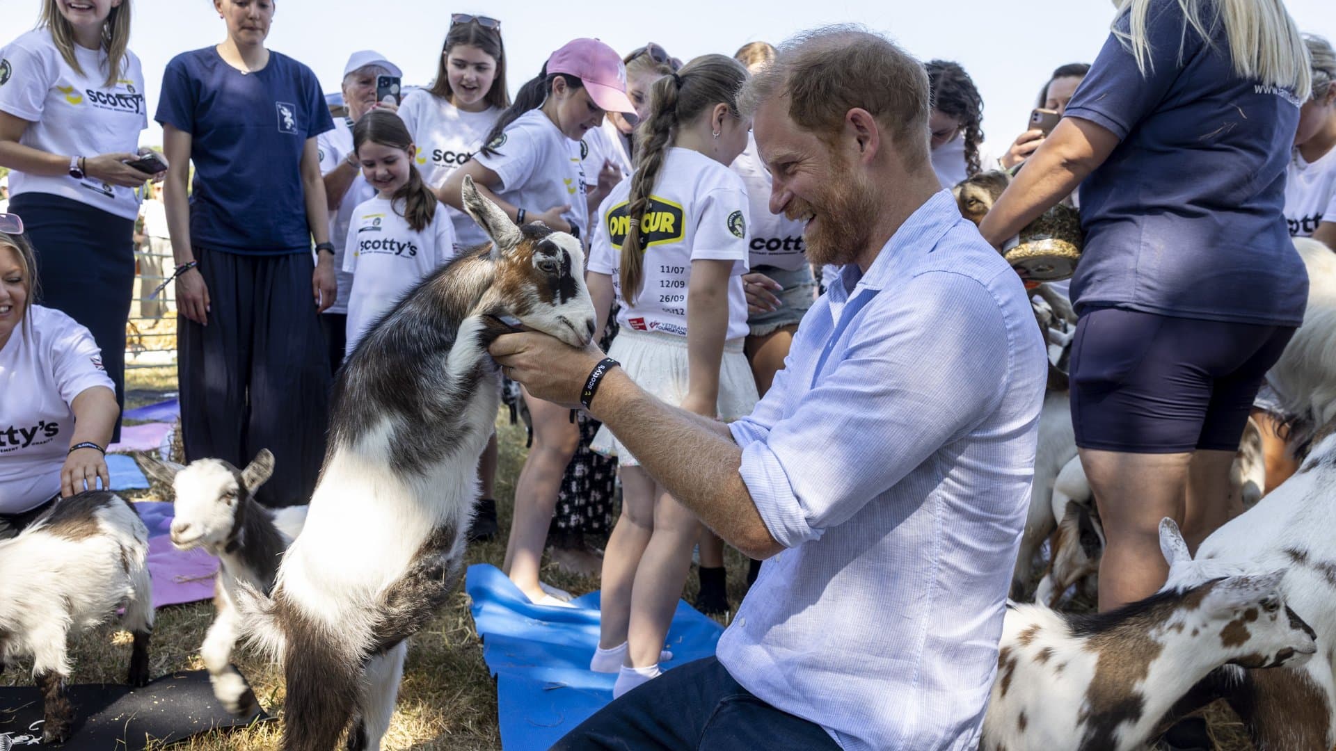 Prince Harry appeared in good spirits among the goats. A sign of a successful encounter between his family and King Charles?